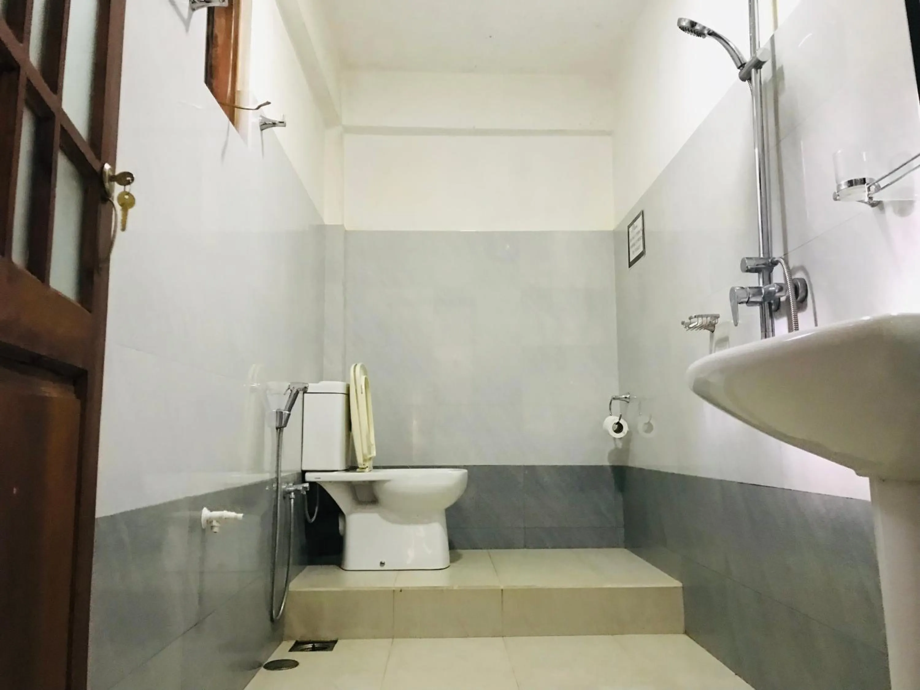 Shower in Belmond Ella