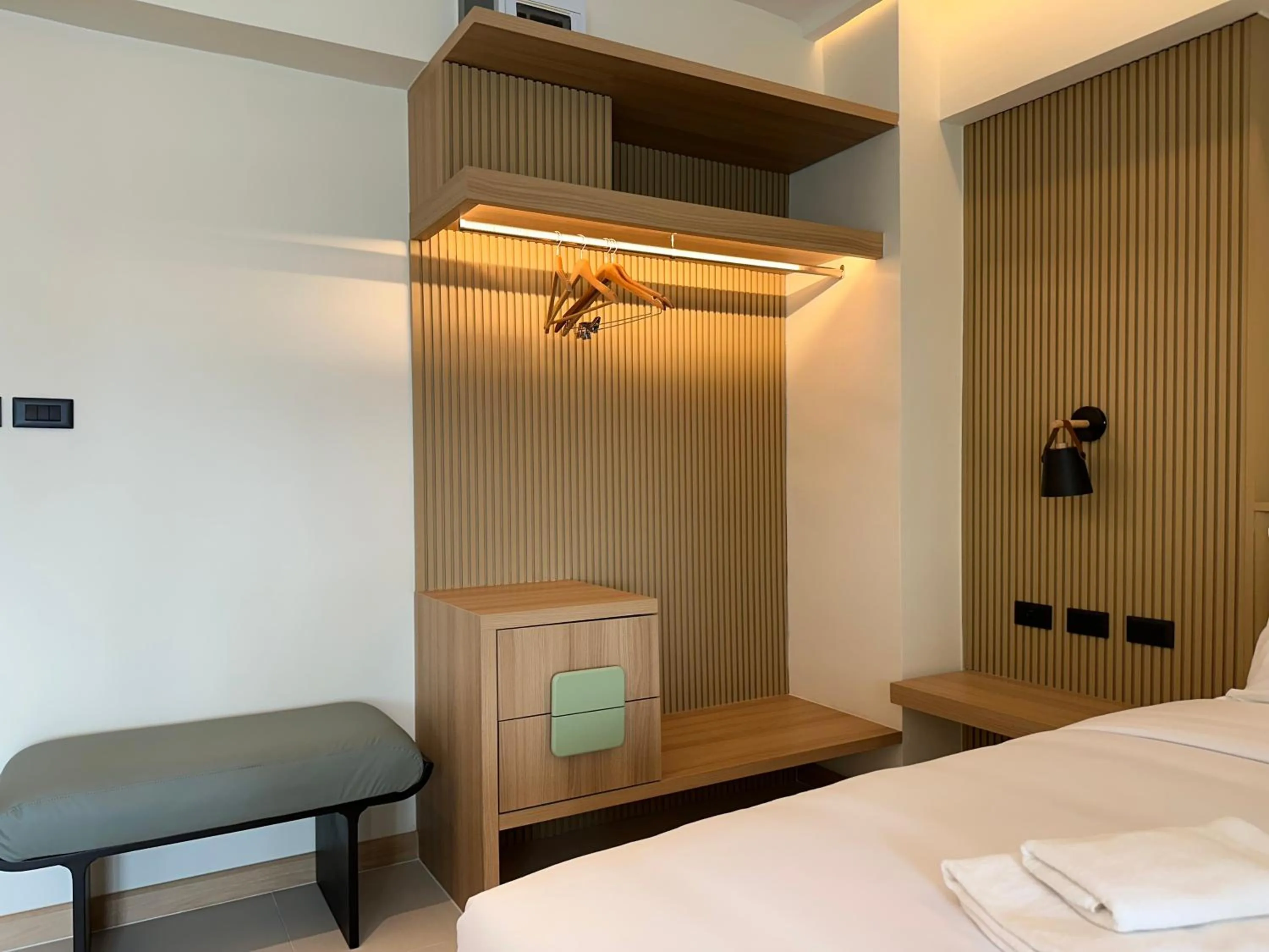 wardrobe, Bed in Jace hotel