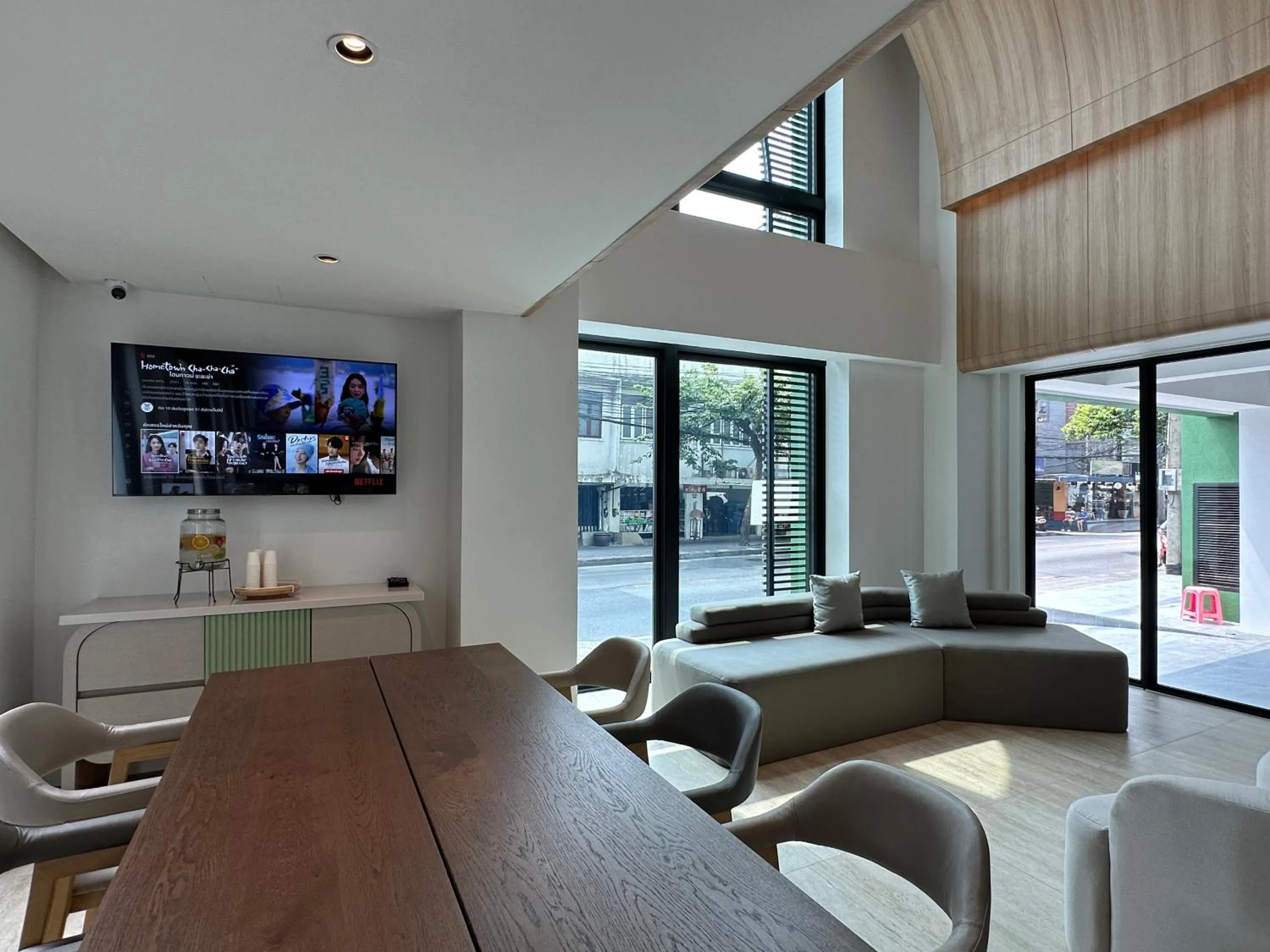 Communal lounge/ TV room in Jace hotel