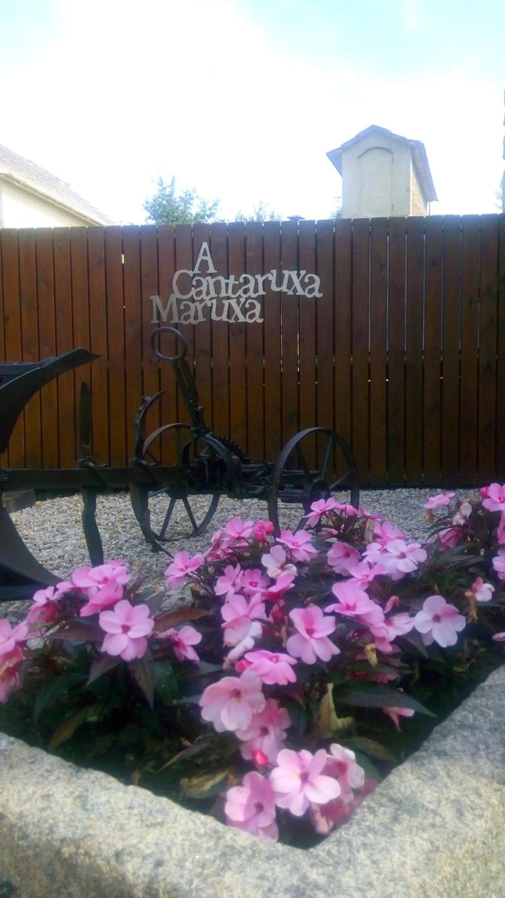 Property logo or sign in A Cantaruxa Maruxa Turismo Rural