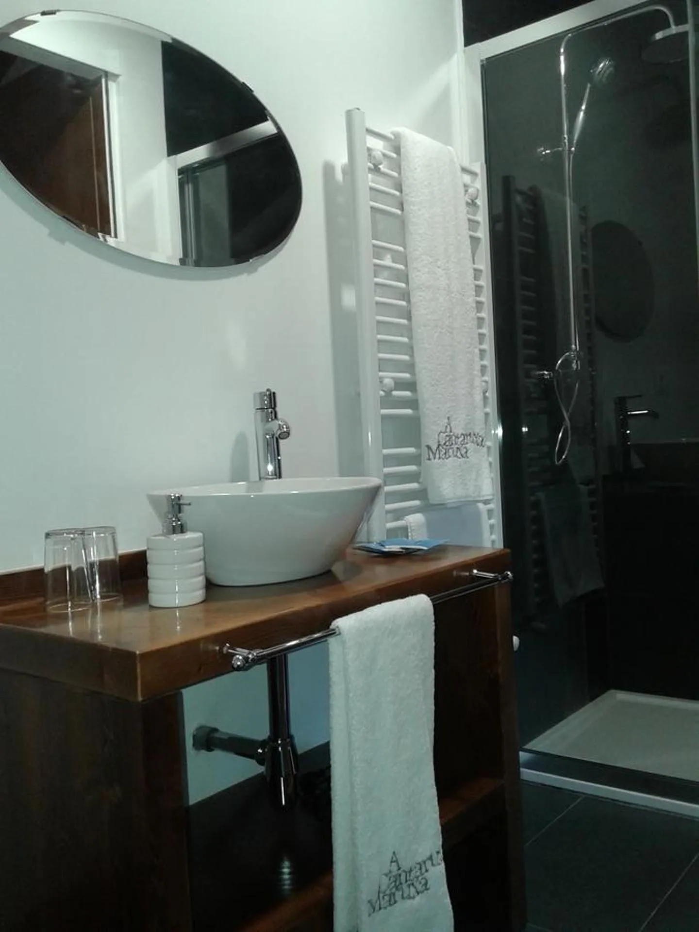 Shower in A Cantaruxa Maruxa Turismo Rural