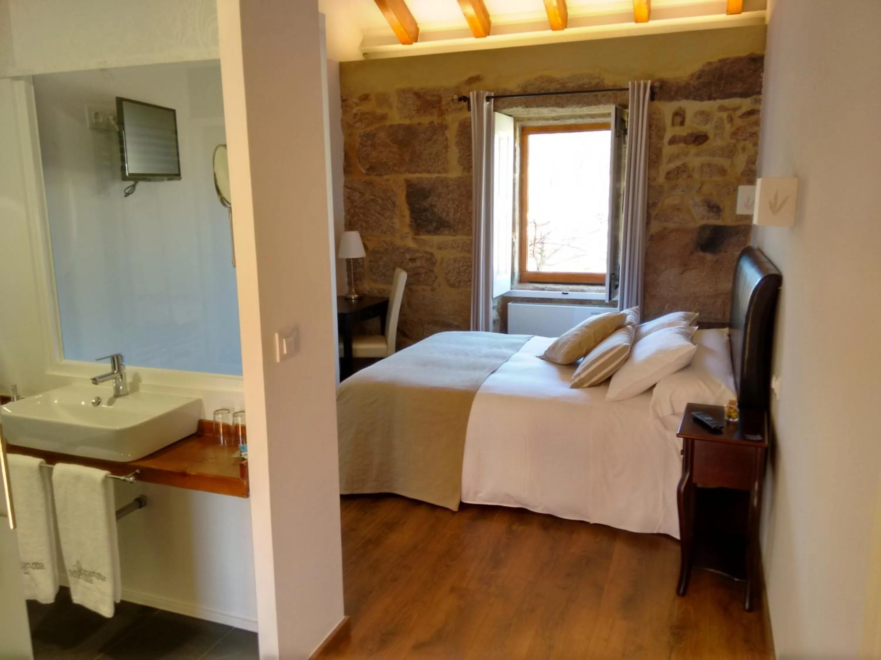 Bedroom, Bed in A Cantaruxa Maruxa Turismo Rural