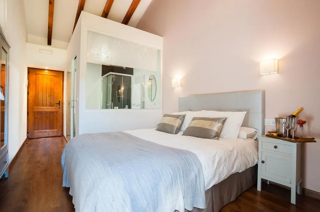 Property building, Bed in A Cantaruxa Maruxa Turismo Rural