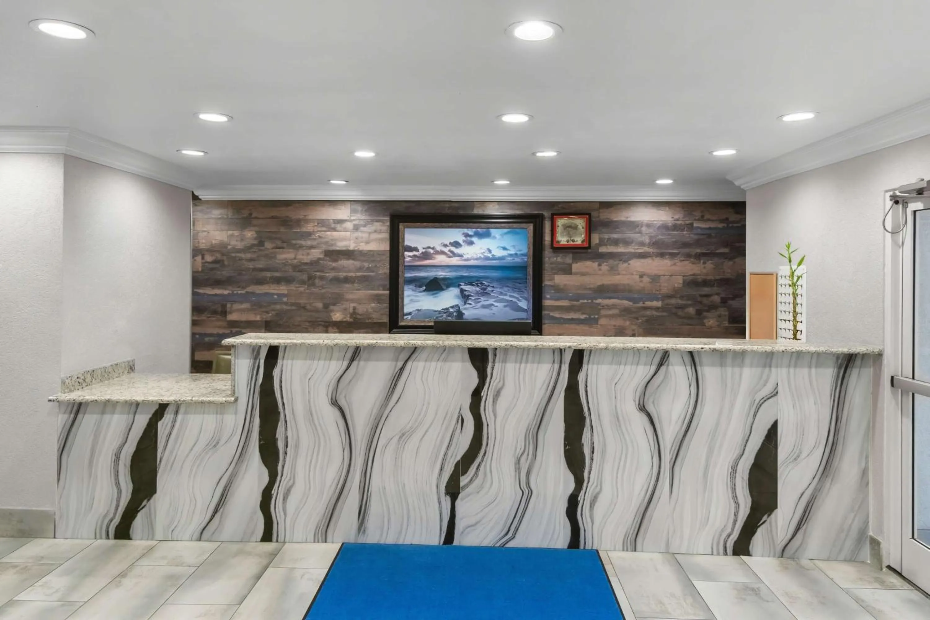 Lobby or reception in SureStay Plus by Best Western Fort Worth Benbrook