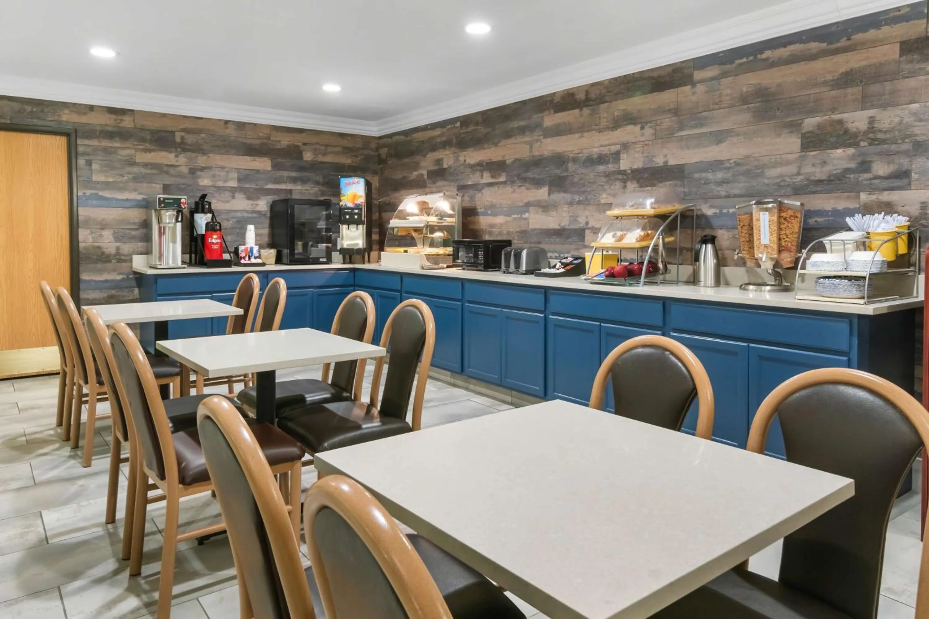 Breakfast in SureStay Plus by Best Western Fort Worth Benbrook