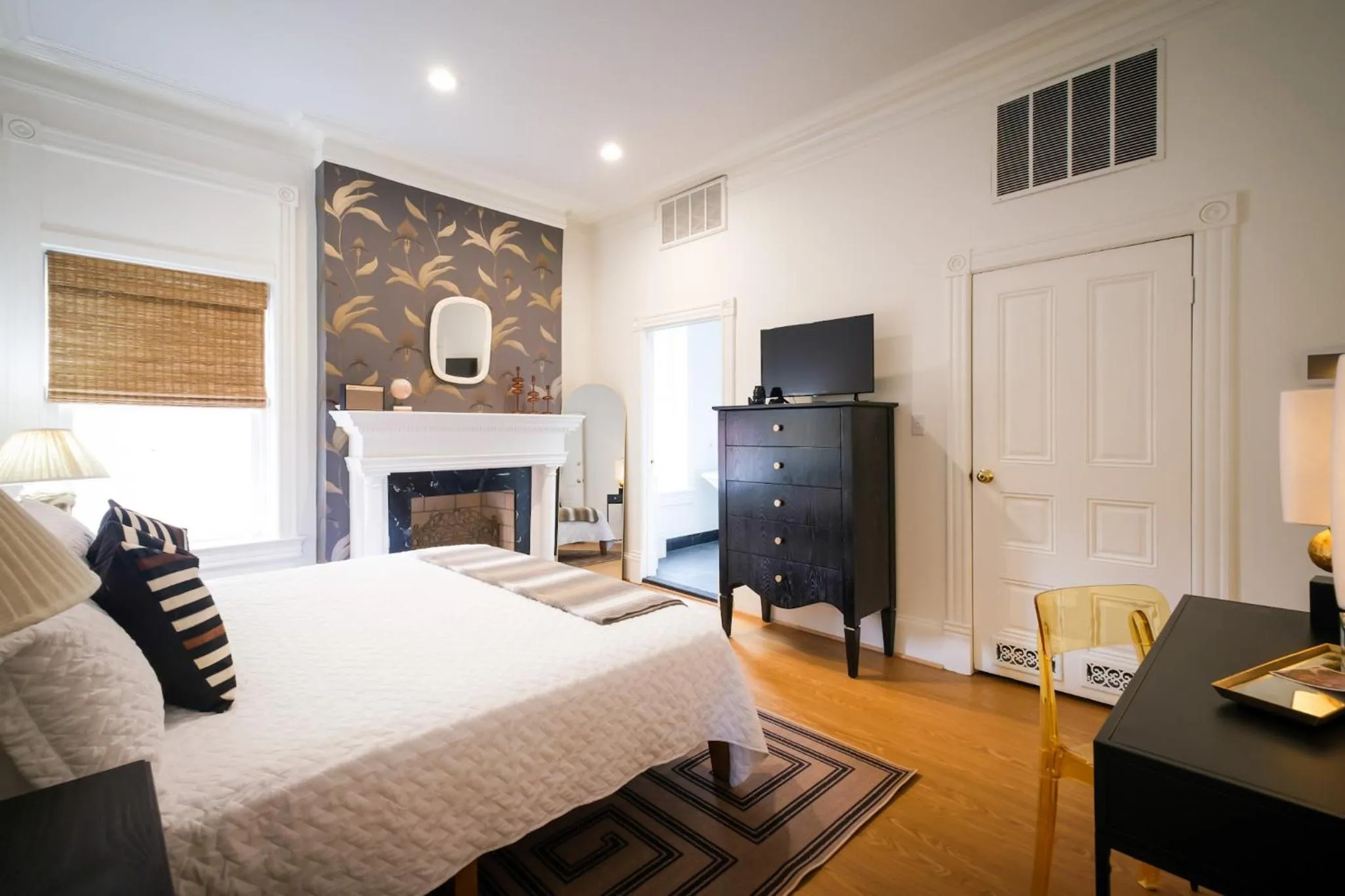 Bedroom, Bed in Swann House