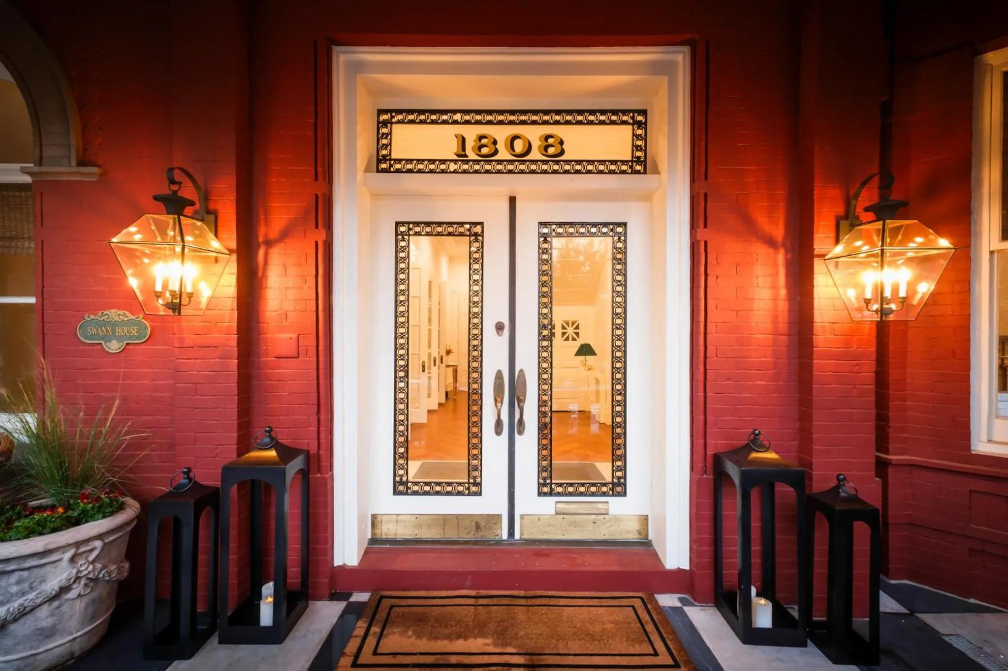 Facade/entrance in Swann House