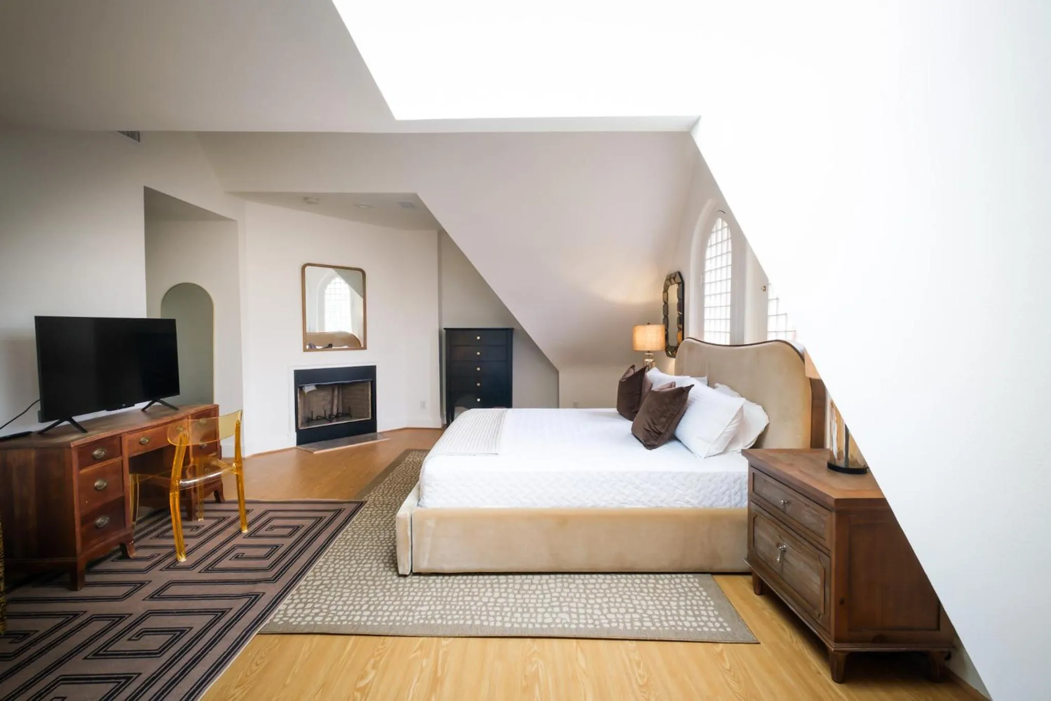 Bedroom, Bed in Swann House