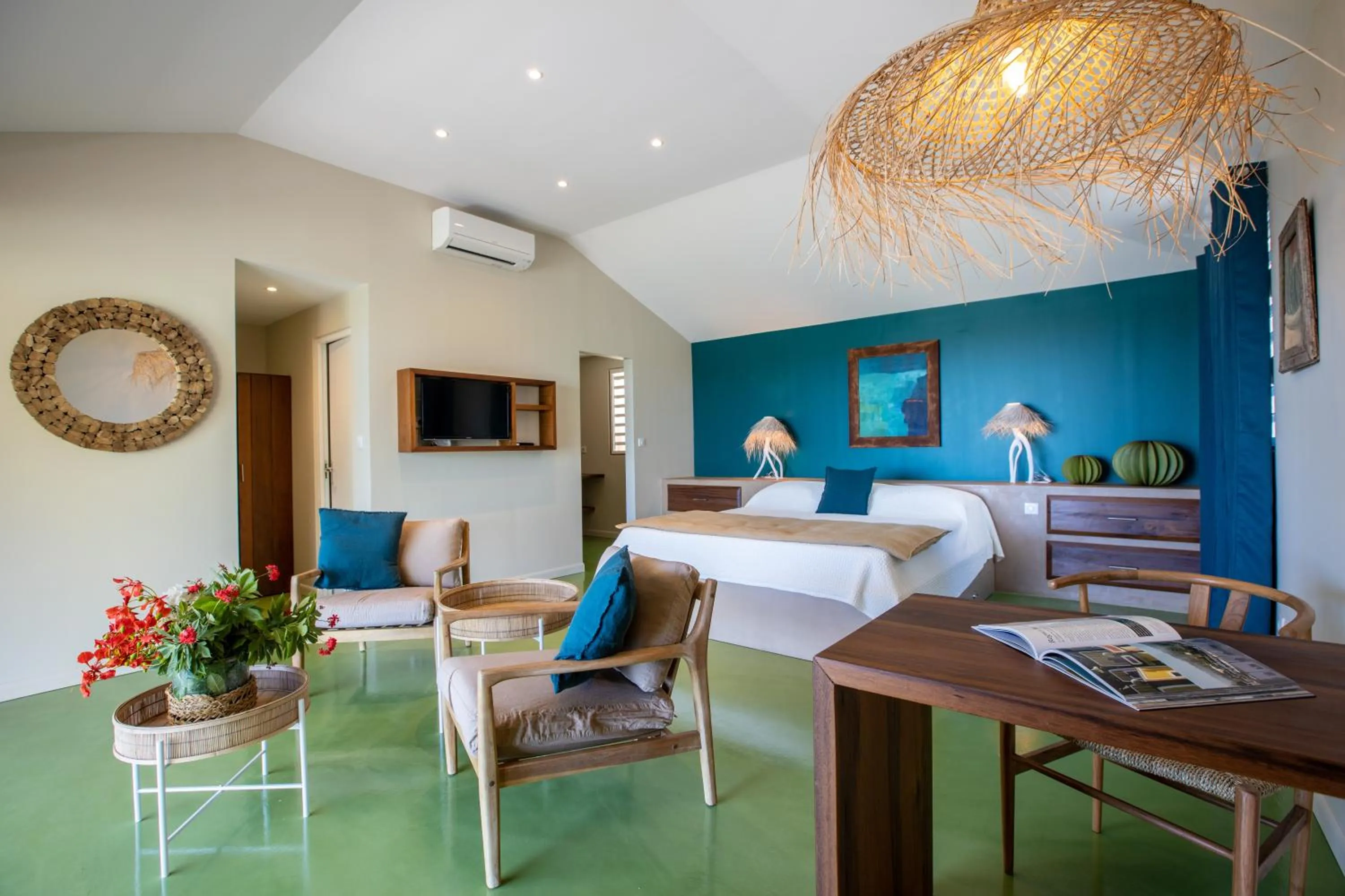 Living room, Bed in Karibuni Boutique Hotel