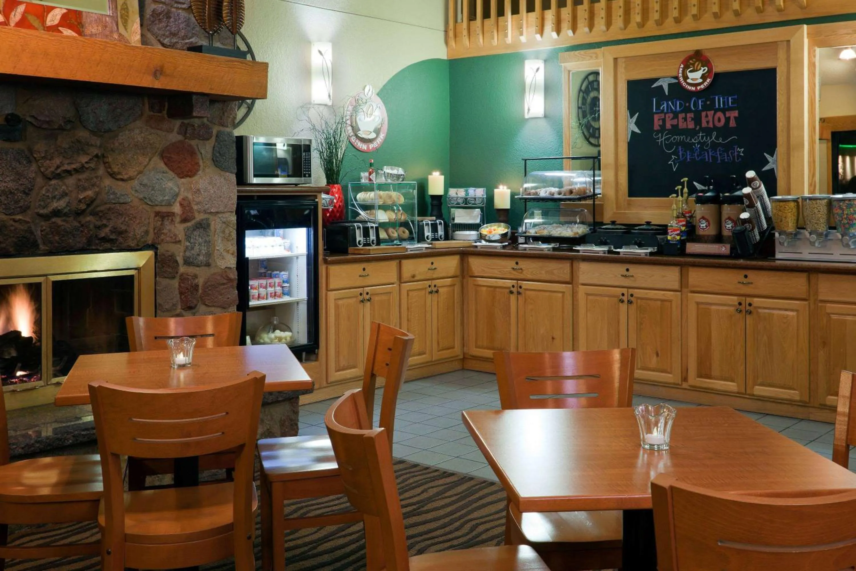 Restaurant/places to eat in AmericInn by Wyndham Worthington