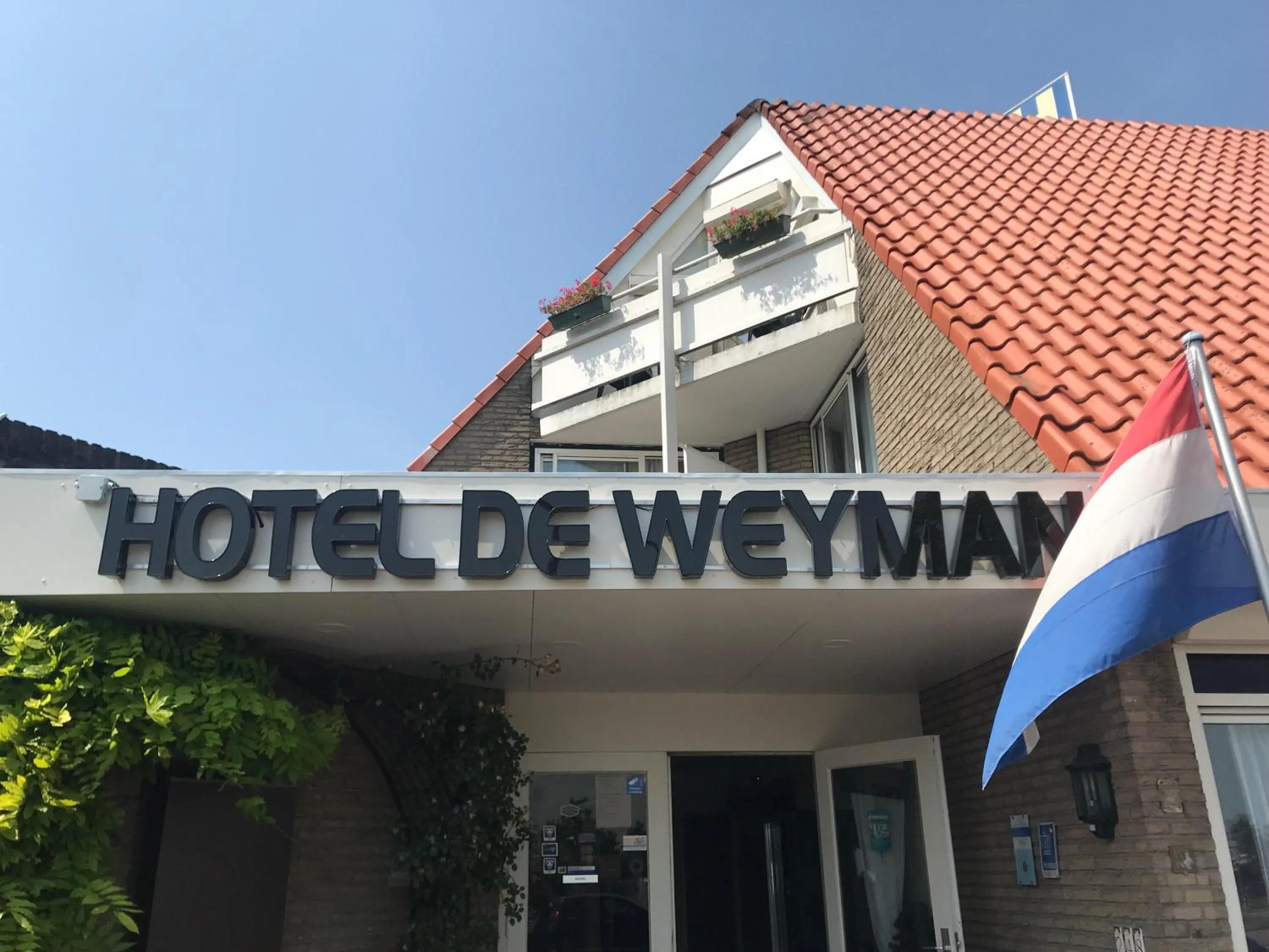 Property building in Hotel De Weyman
