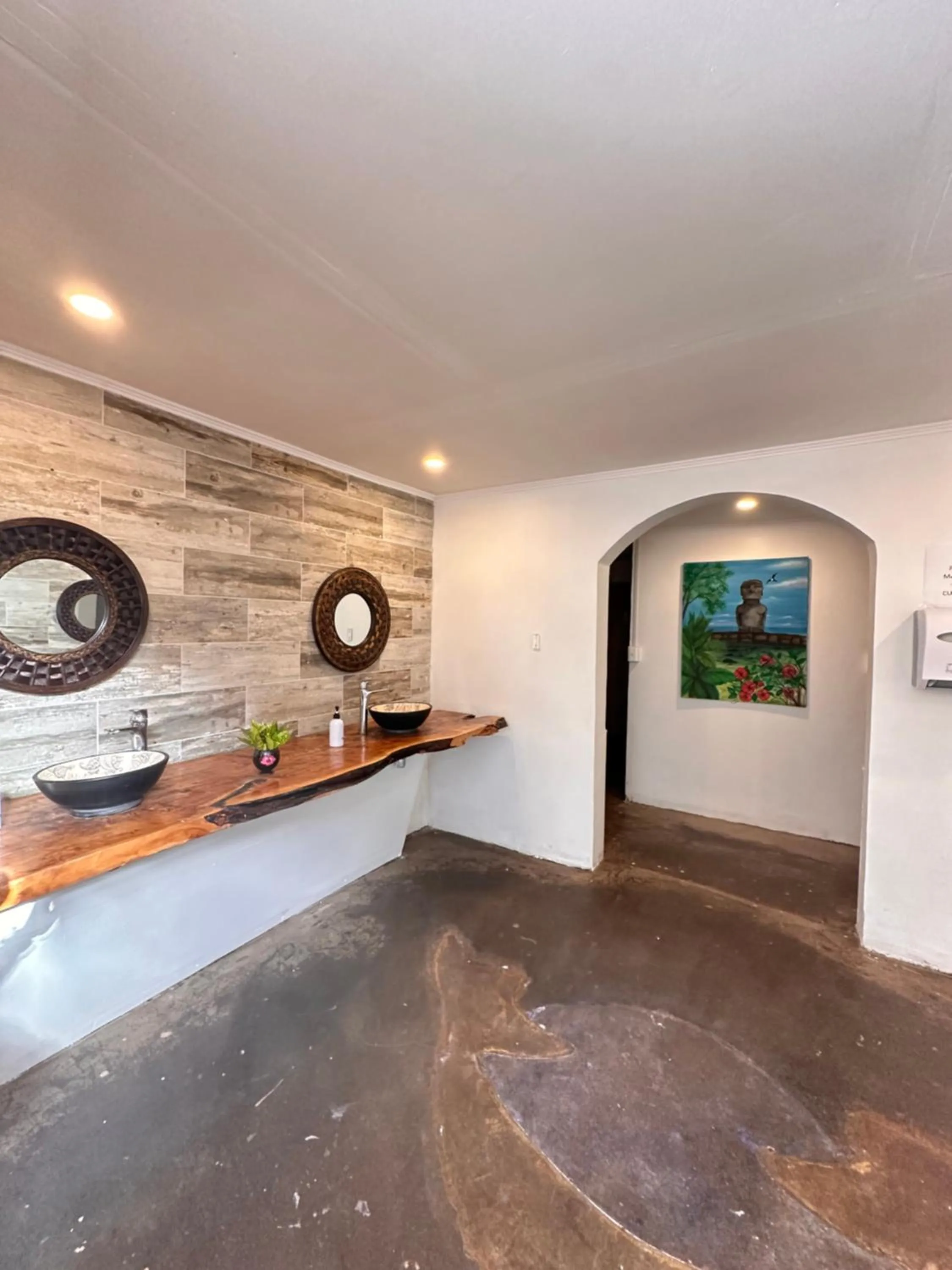 Public Bath in Hotel Hotu Matua by EI