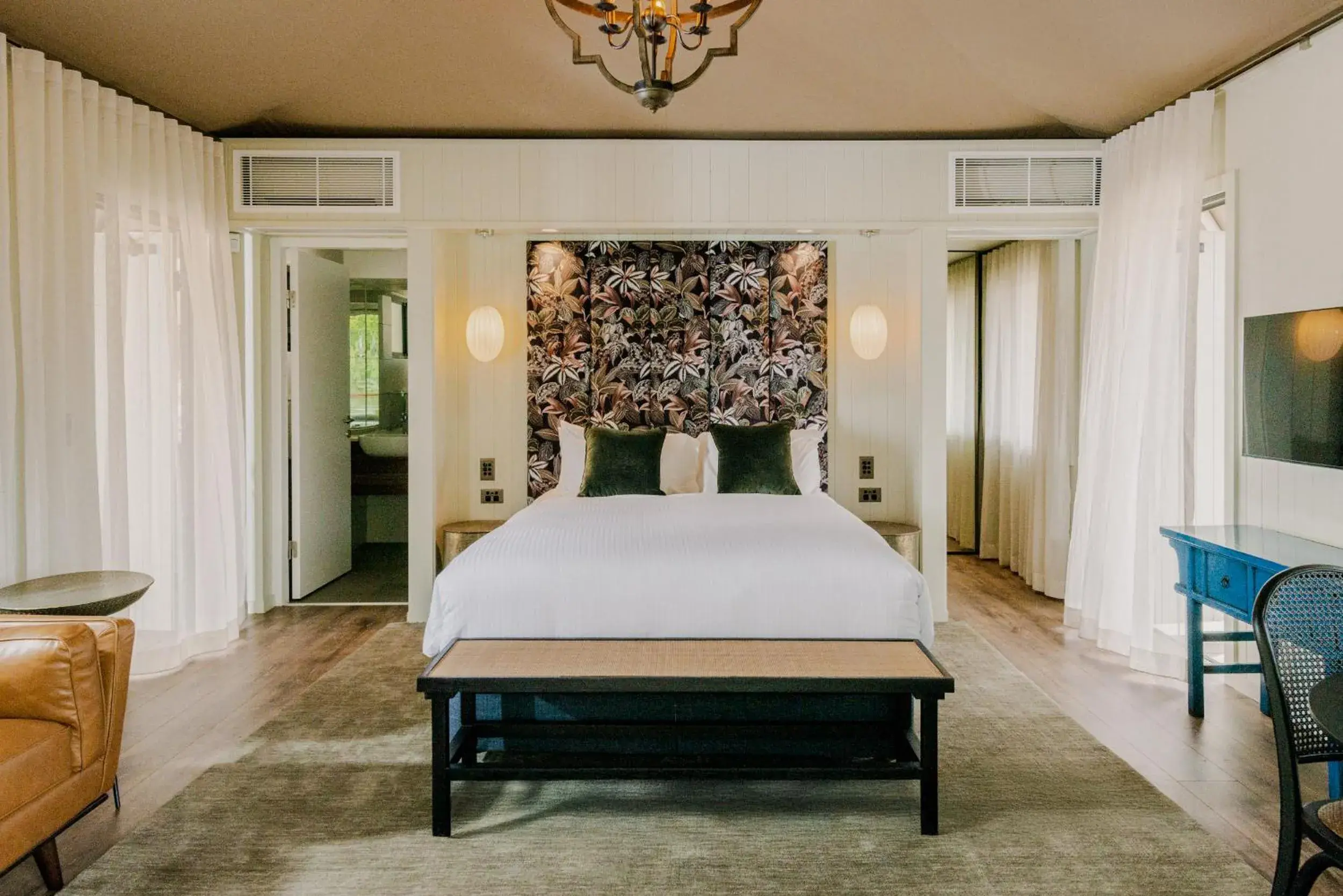 Lakeside Canopy Room in Parklands Country Gardens & Lodges Blue Mountains Lakeside Canopy Room in Parklands Country Gardens & Lodges Blue Mountains