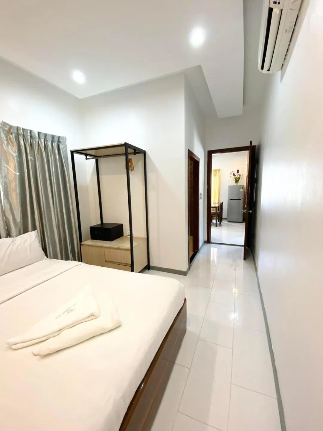 Bed in White Residence Hotel & Apartment