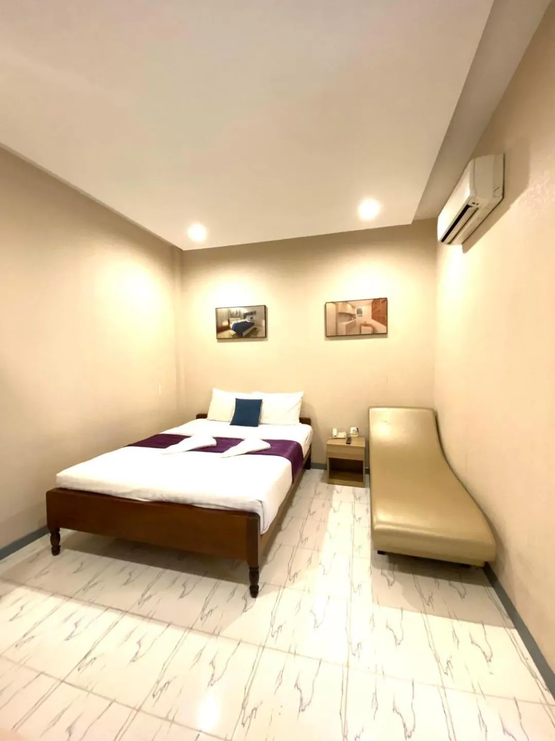 Bed in White Residence Hotel & Apartment