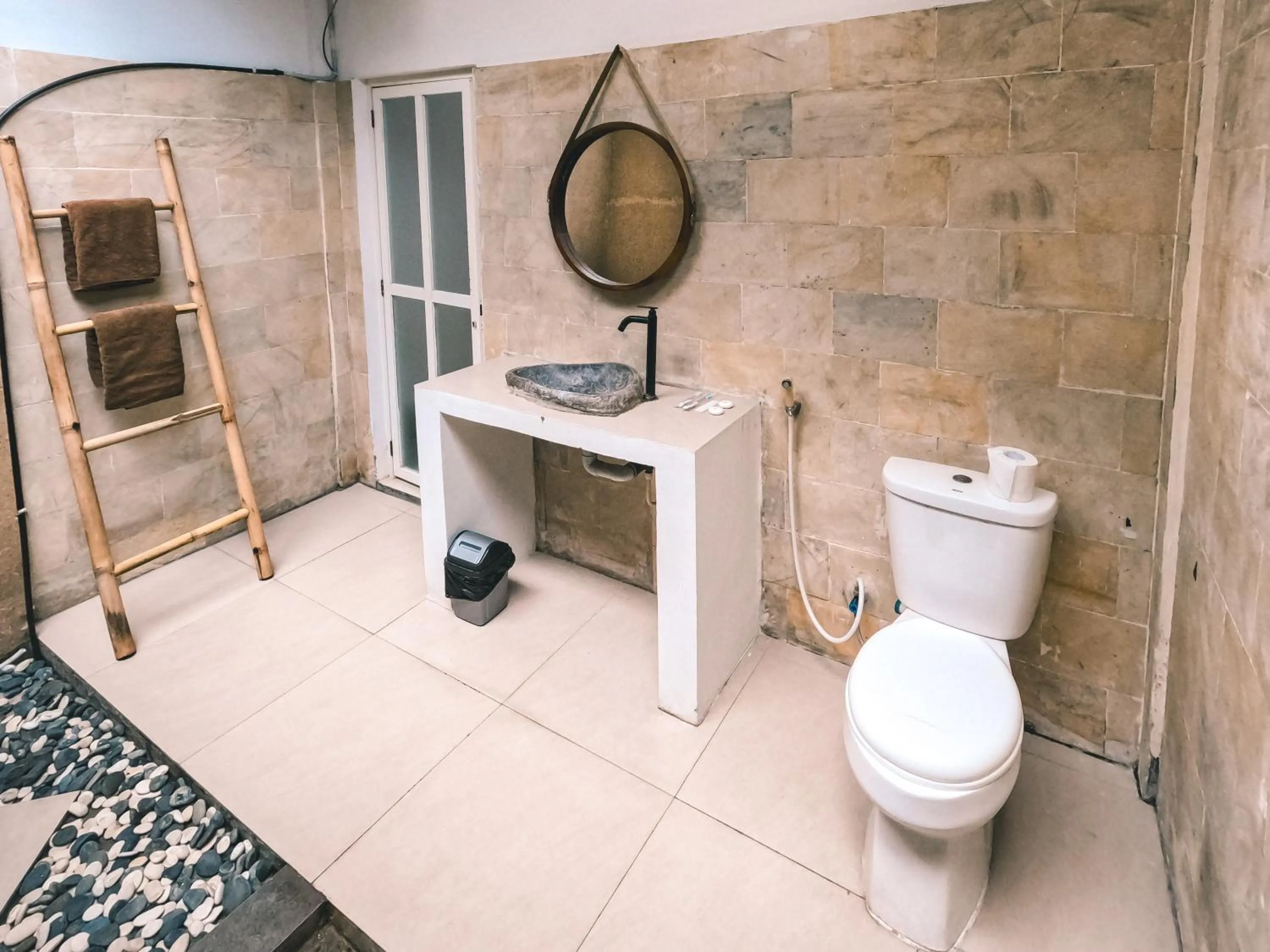 Toilet in Zavana rooms & Restaurant