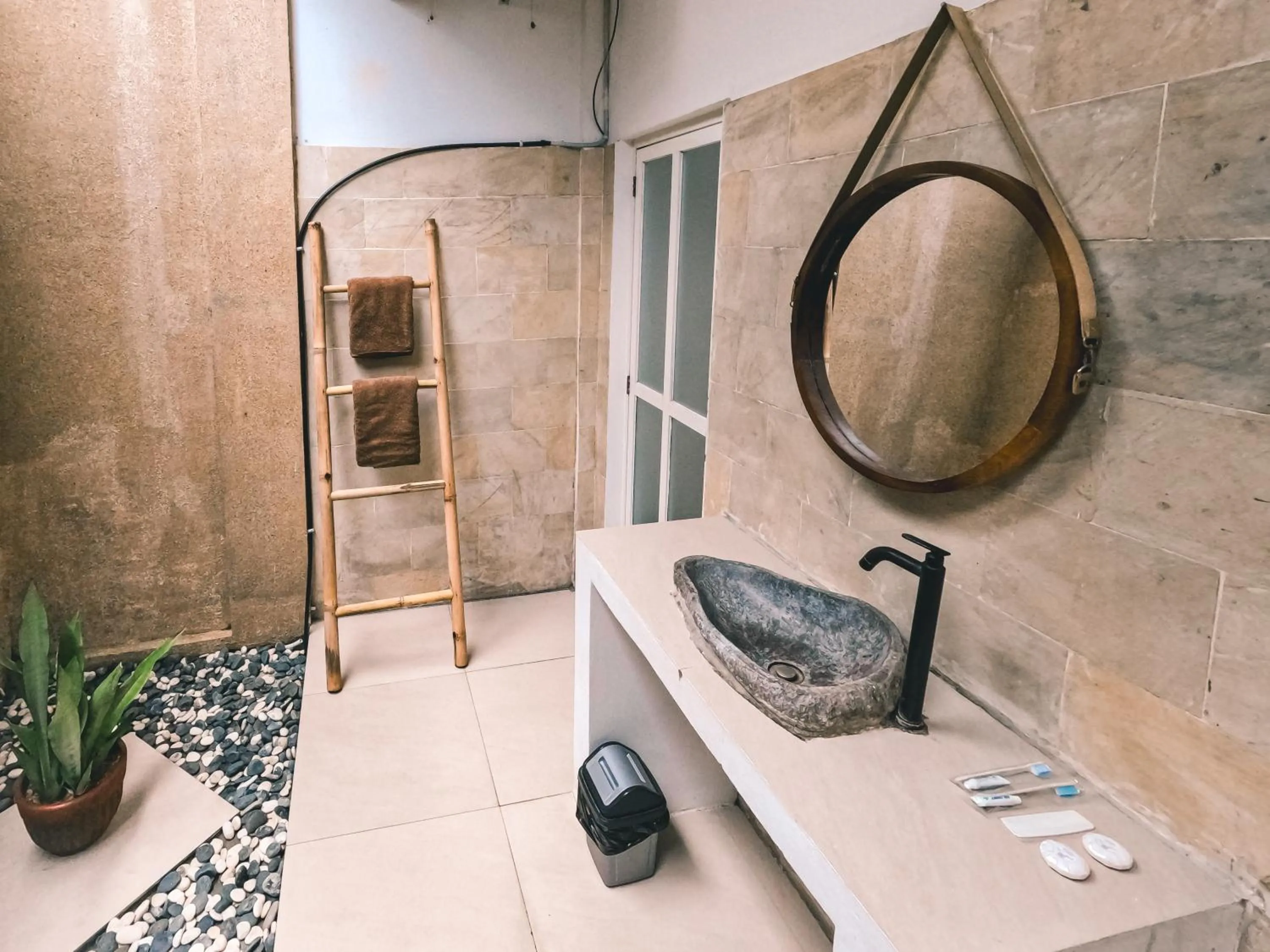 Toilet in Zavana rooms & Restaurant