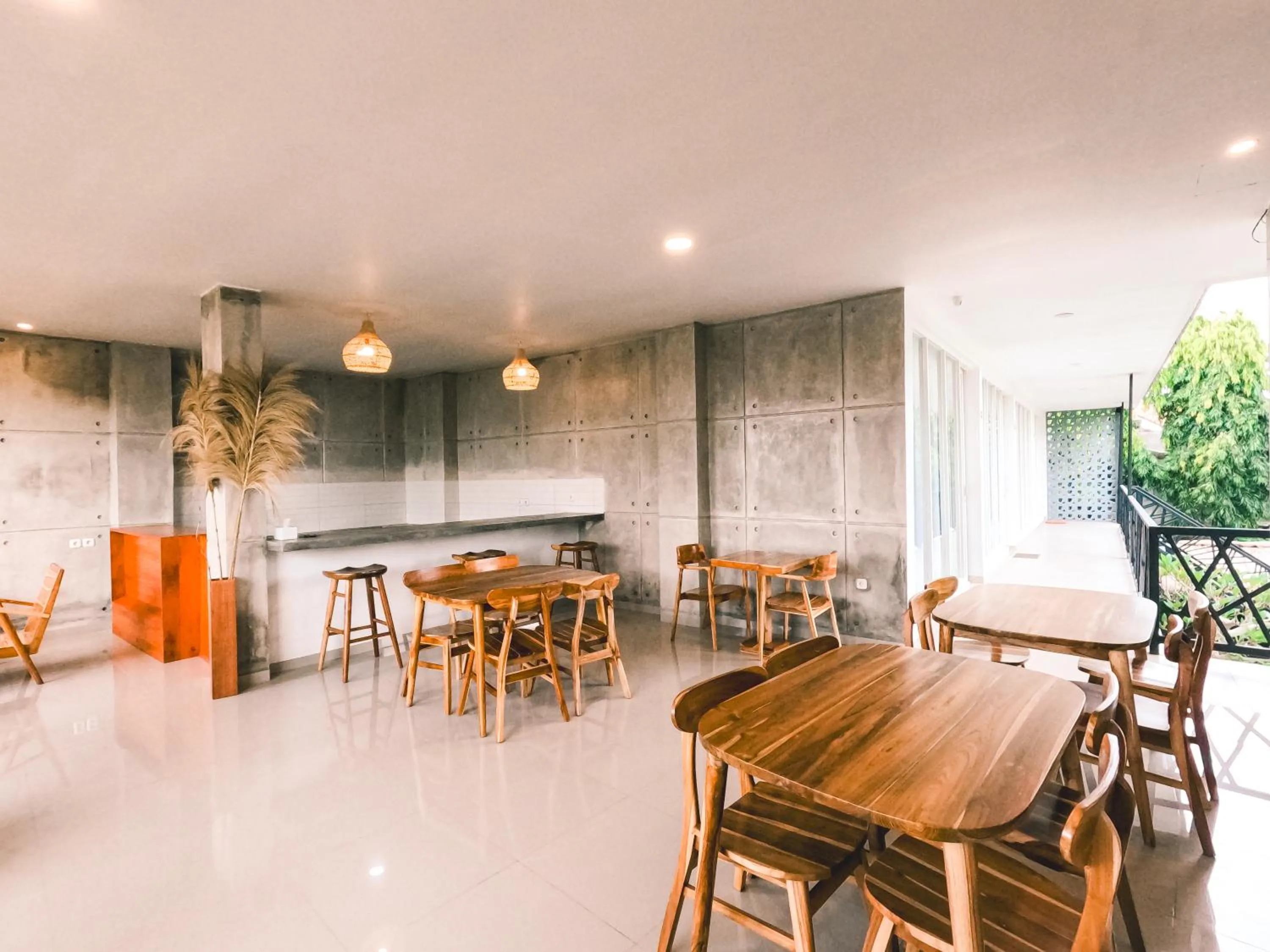 Restaurant/places to eat in Zavana rooms & Restaurant