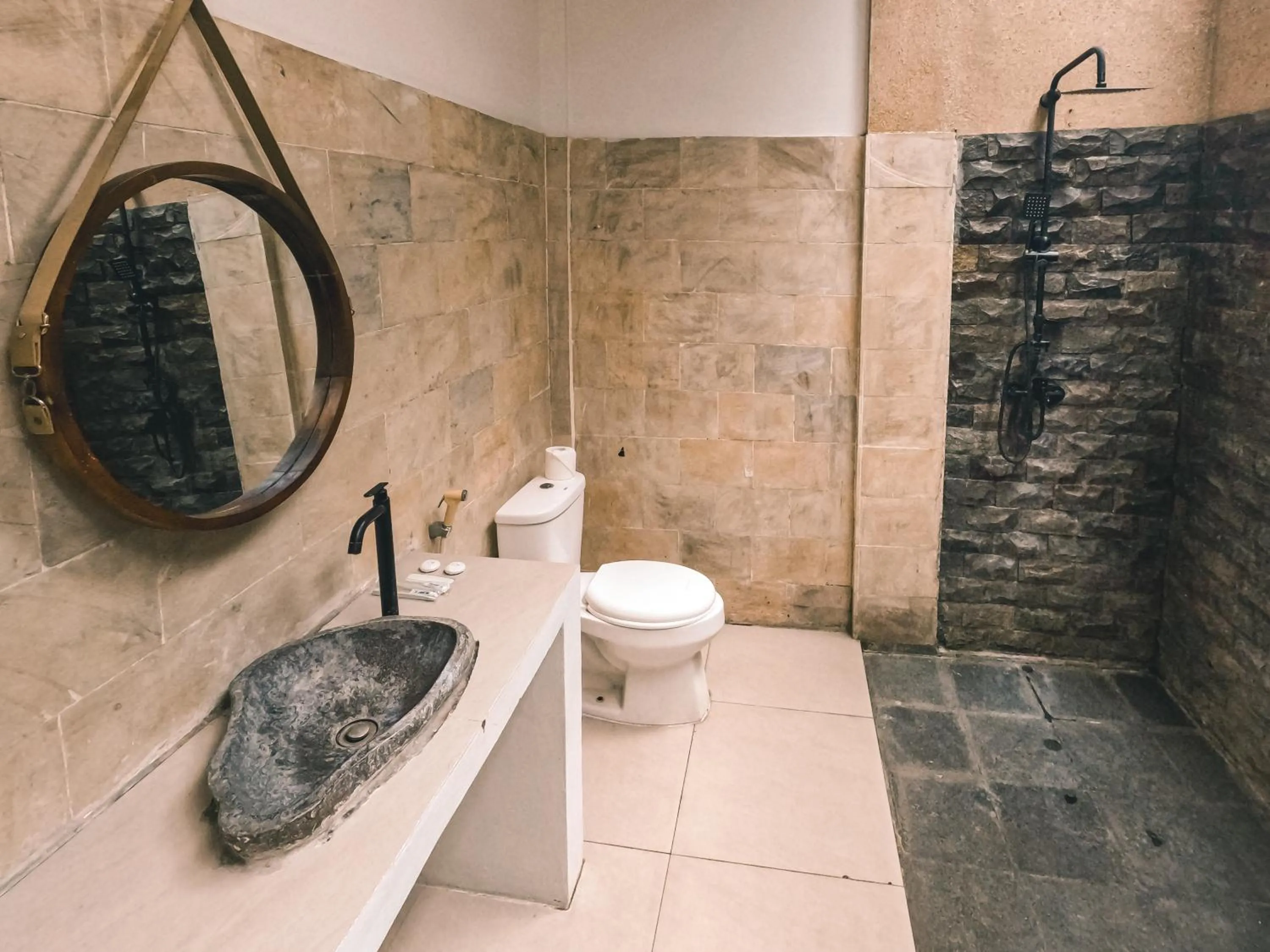 Toilet in Zavana rooms & Restaurant