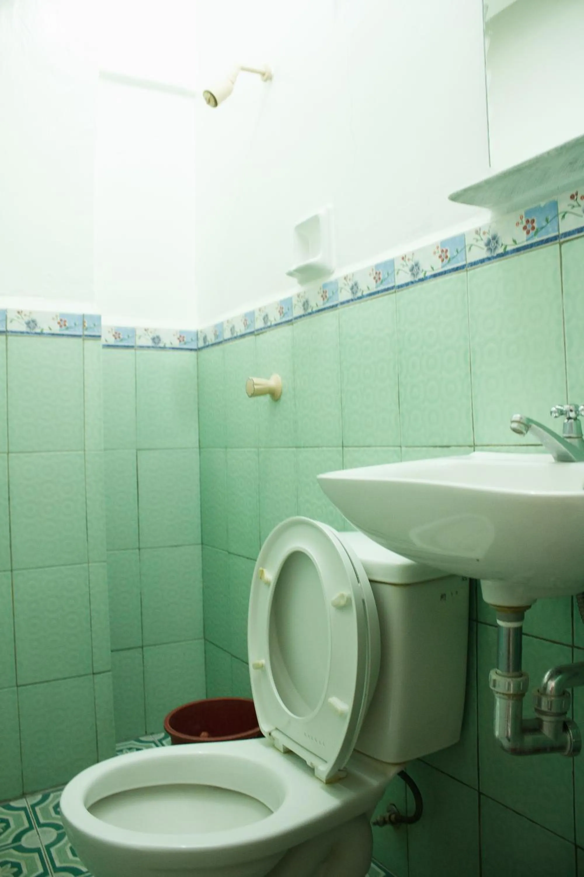 Shower in GV Hotel - Naval