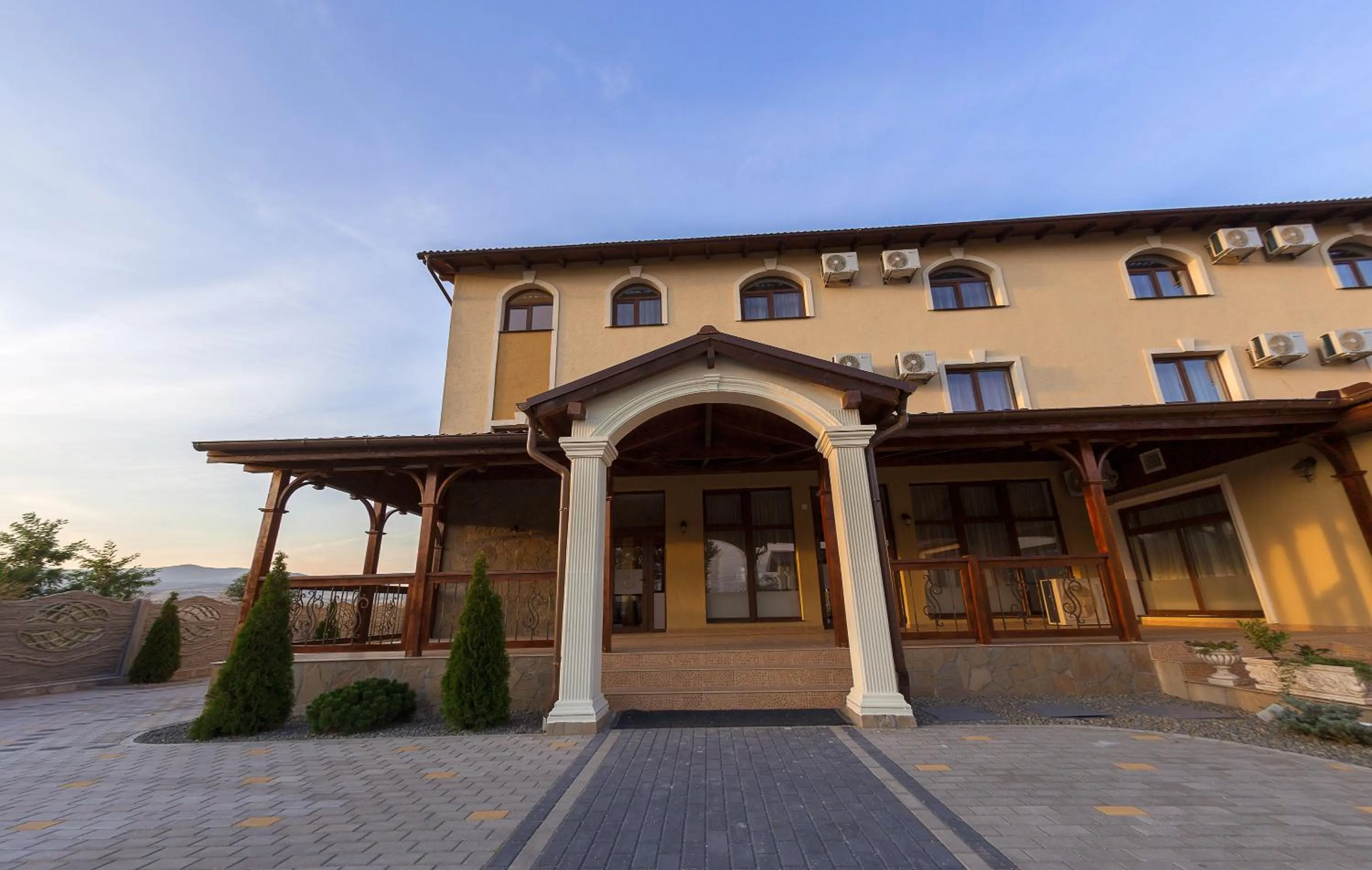 Facade/entrance in Pensiunea Select