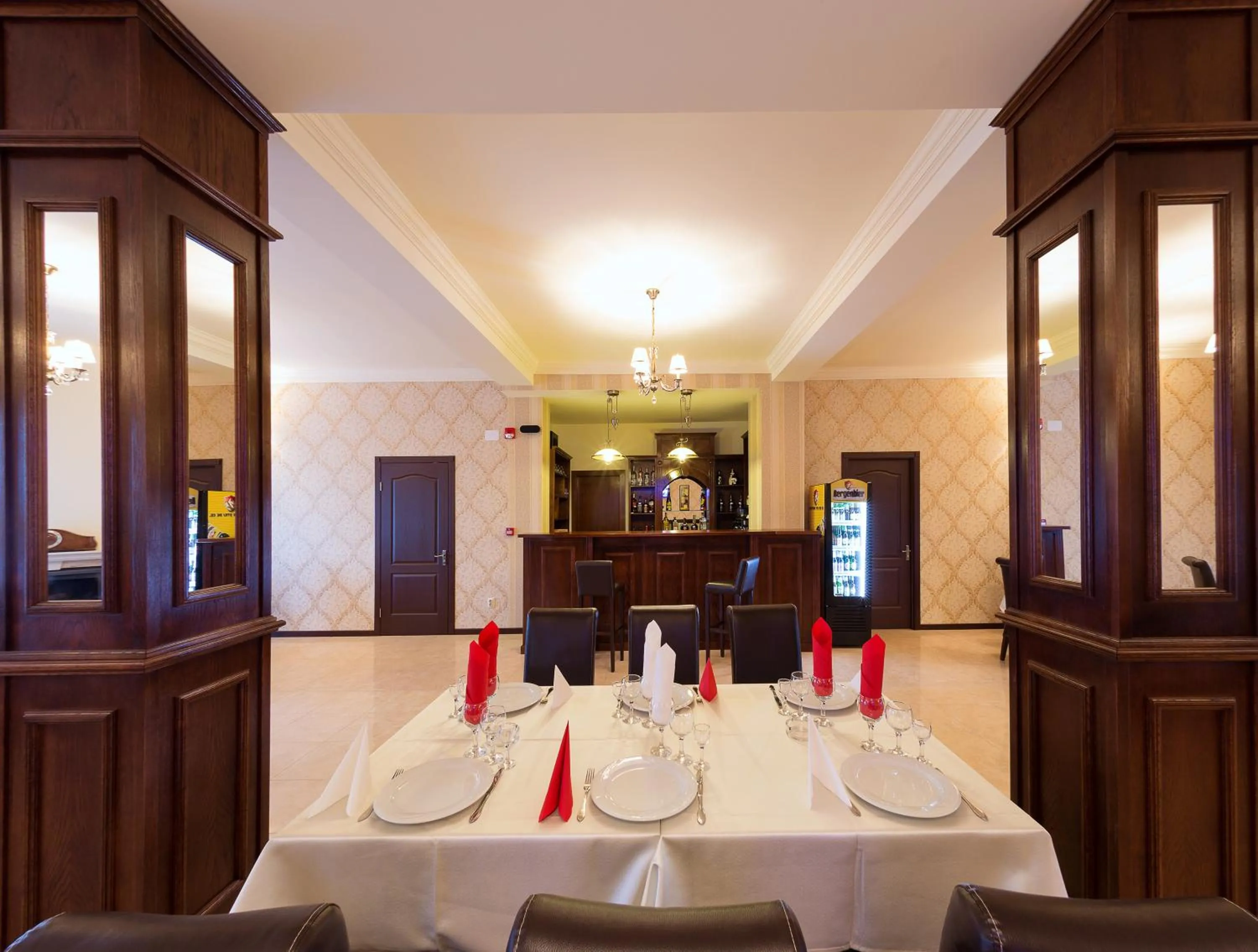 Restaurant/places to eat in Pensiunea Select