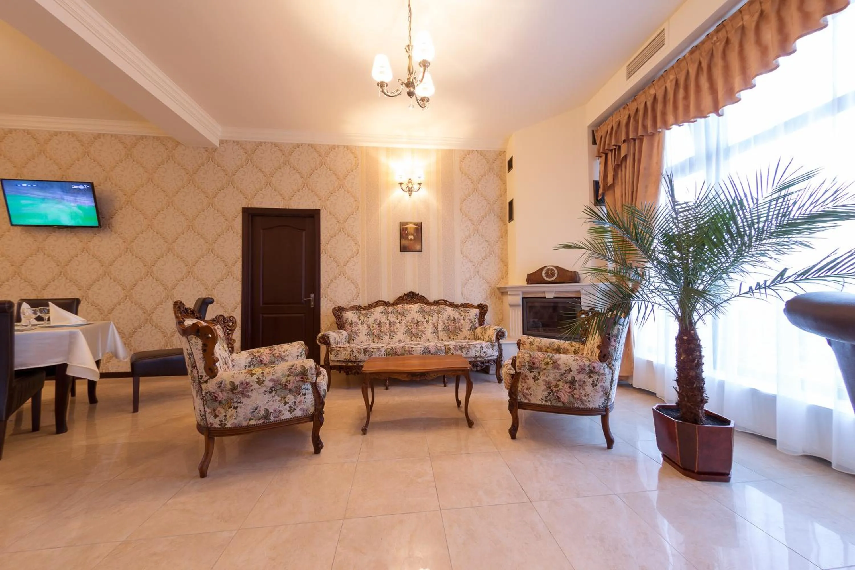 Restaurant/places to eat in Pensiunea Select