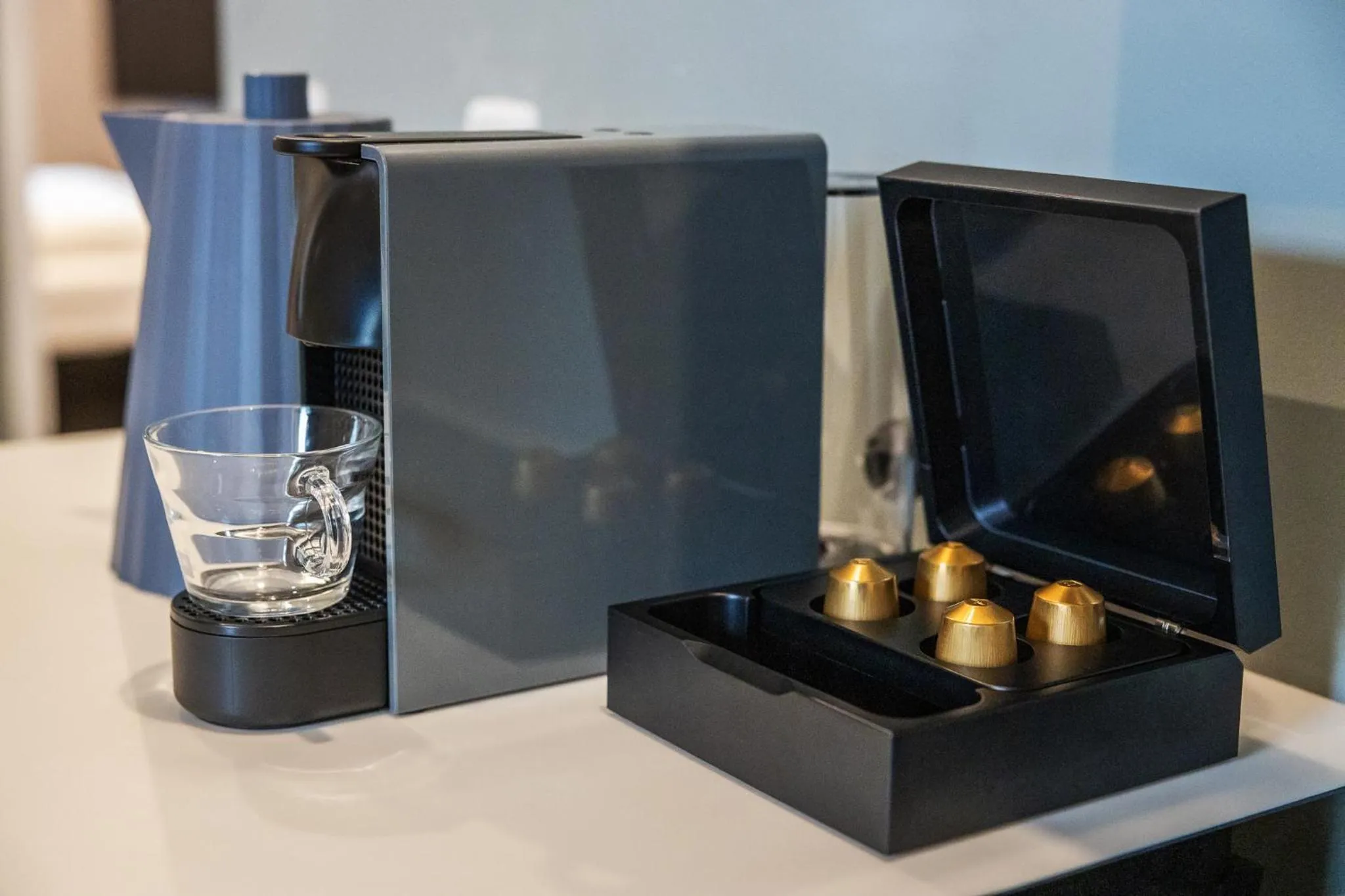 Coffee/tea facilities in kalm stay - a design Aparthotel