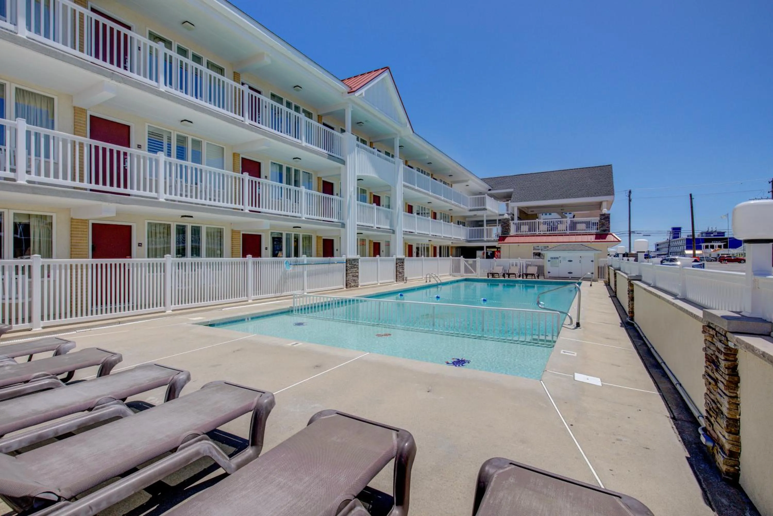 Swimming pool in Desert Sand Resort