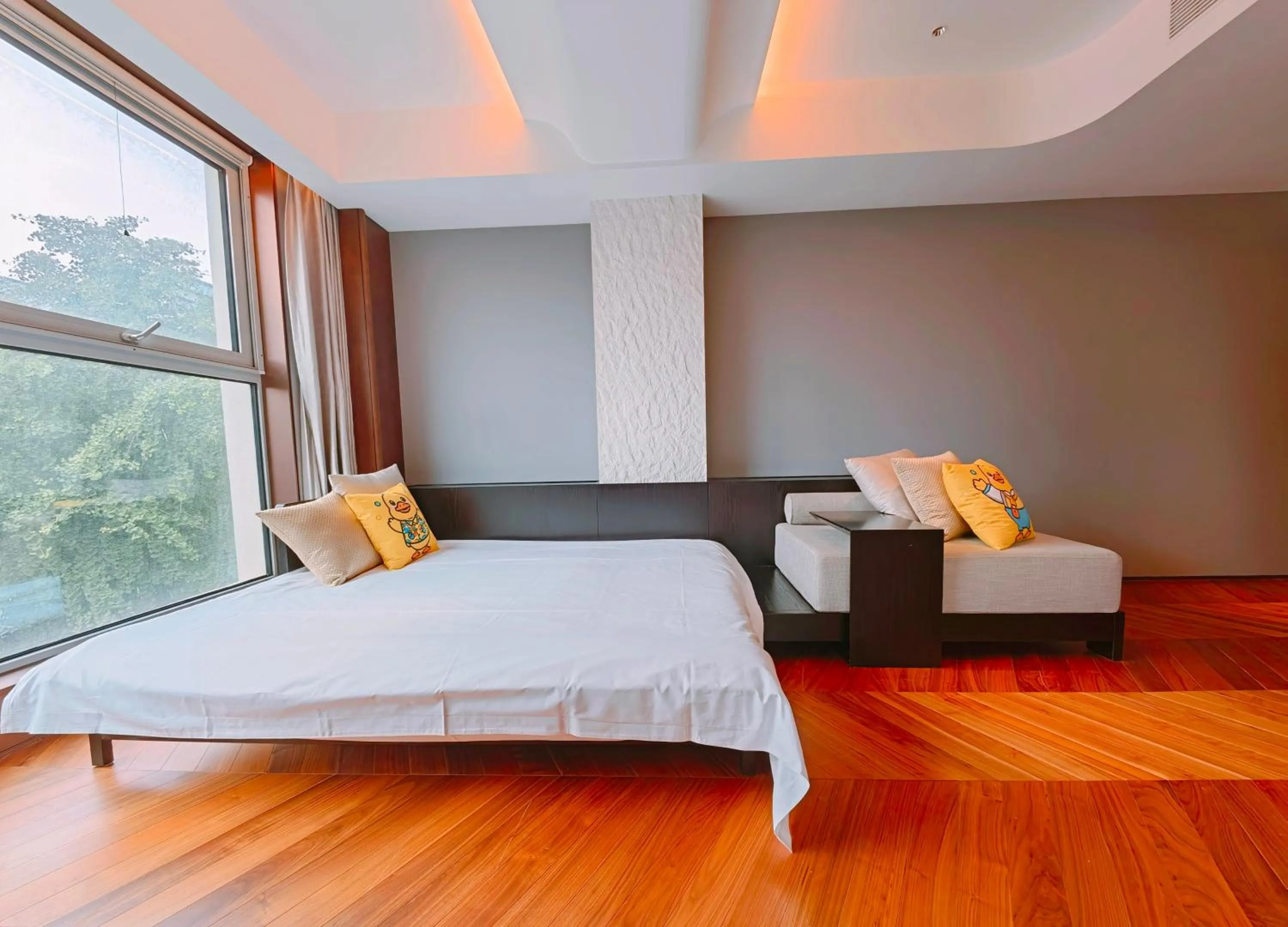 Photo of the whole room, Bed in The Purple Horse Hotel Beijing