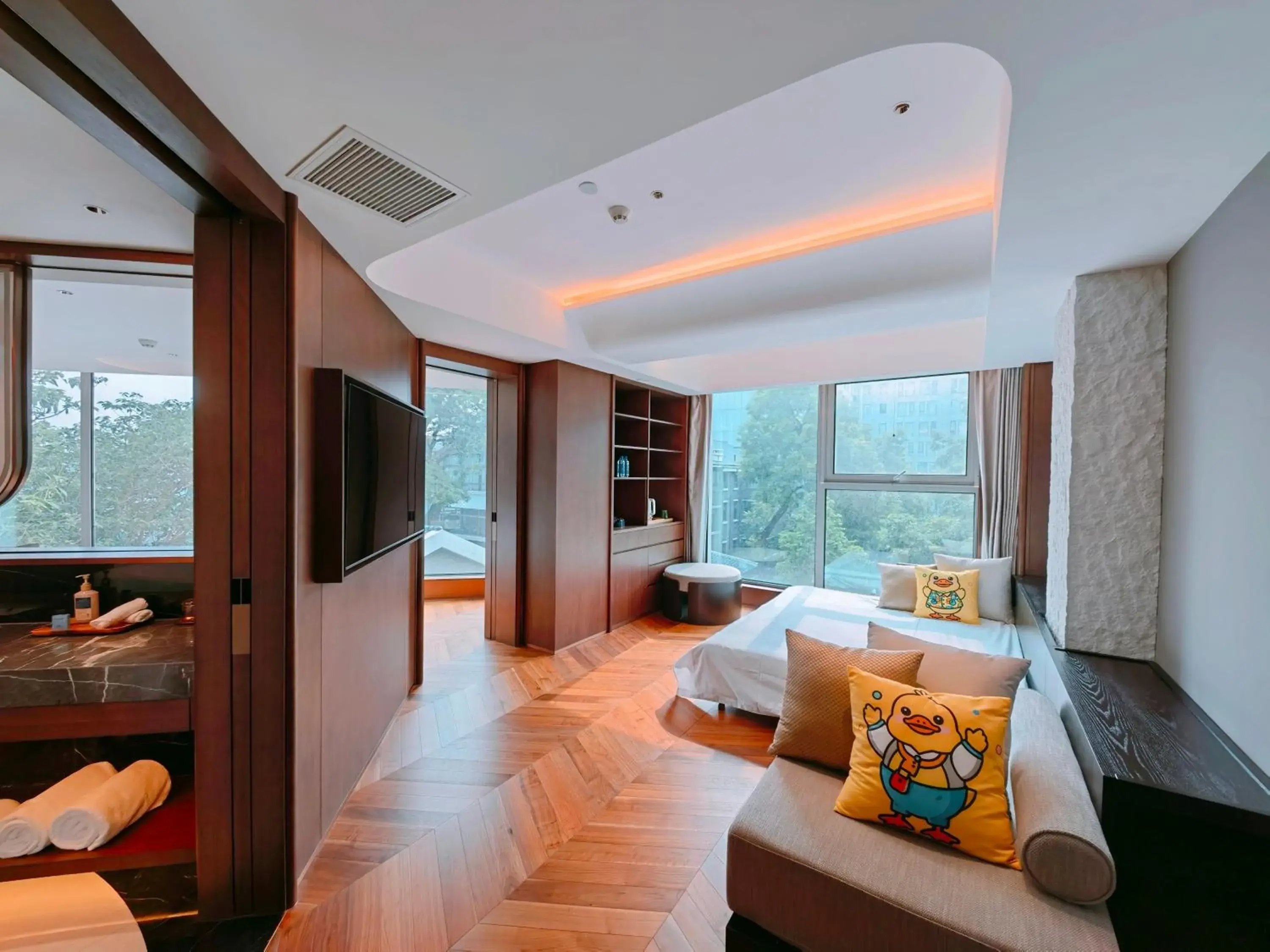 270-Degree Deluxe Landscape Diamond Family Suite - The World's Top Luxury Bedding Brand DUXIANA in The Purple Horse Hotel Beijing 270-Degree Deluxe Landscape Diamond Family Suite - The World's Top Luxury Bedding Brand DUXIANA in The Purple Horse Hotel Beijing