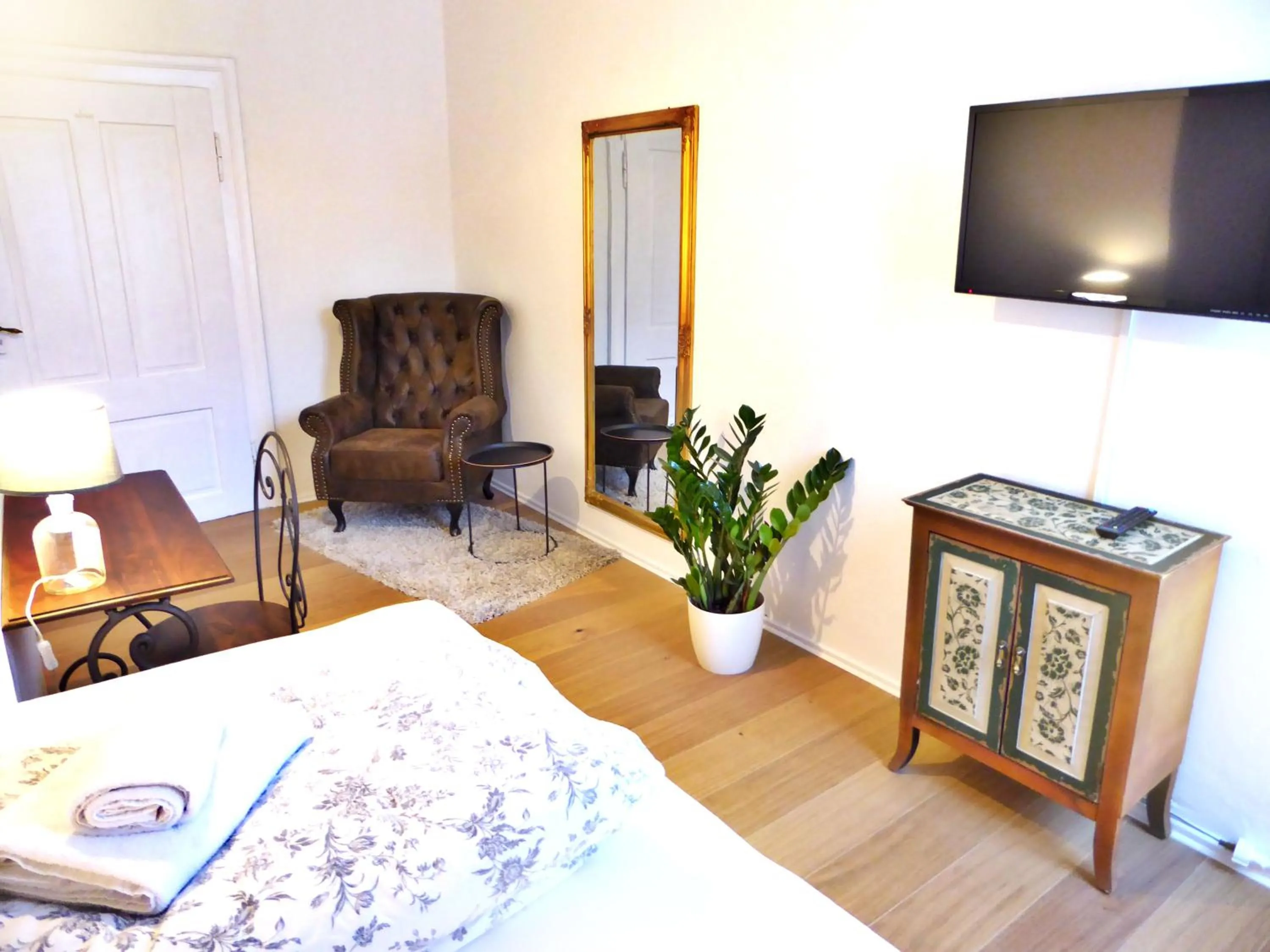 Seating area, Bed in Art Hotel & Hostel