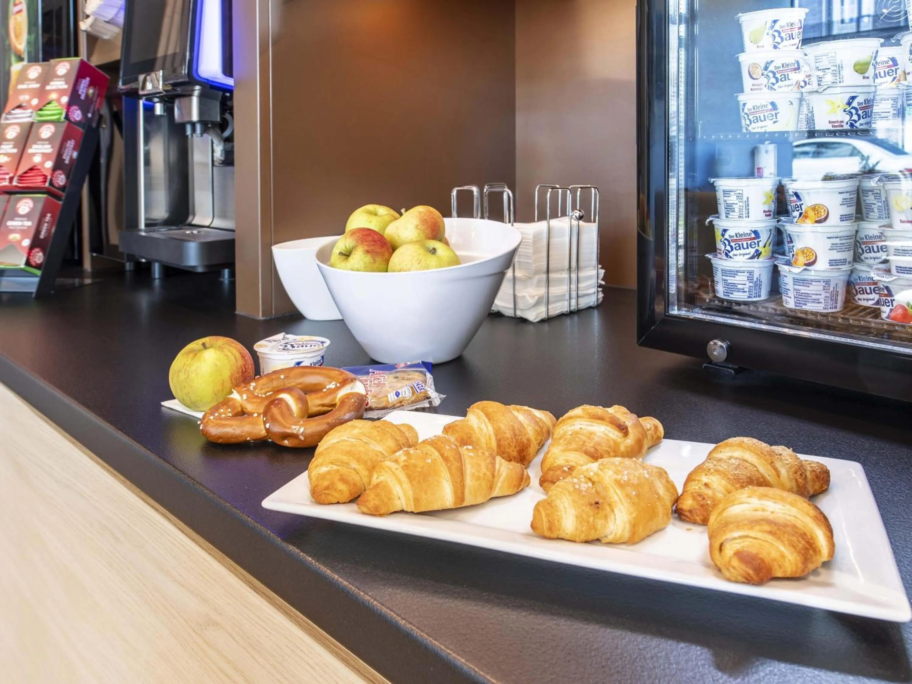 Restaurant/places to eat in B&B Hotel München-Trudering