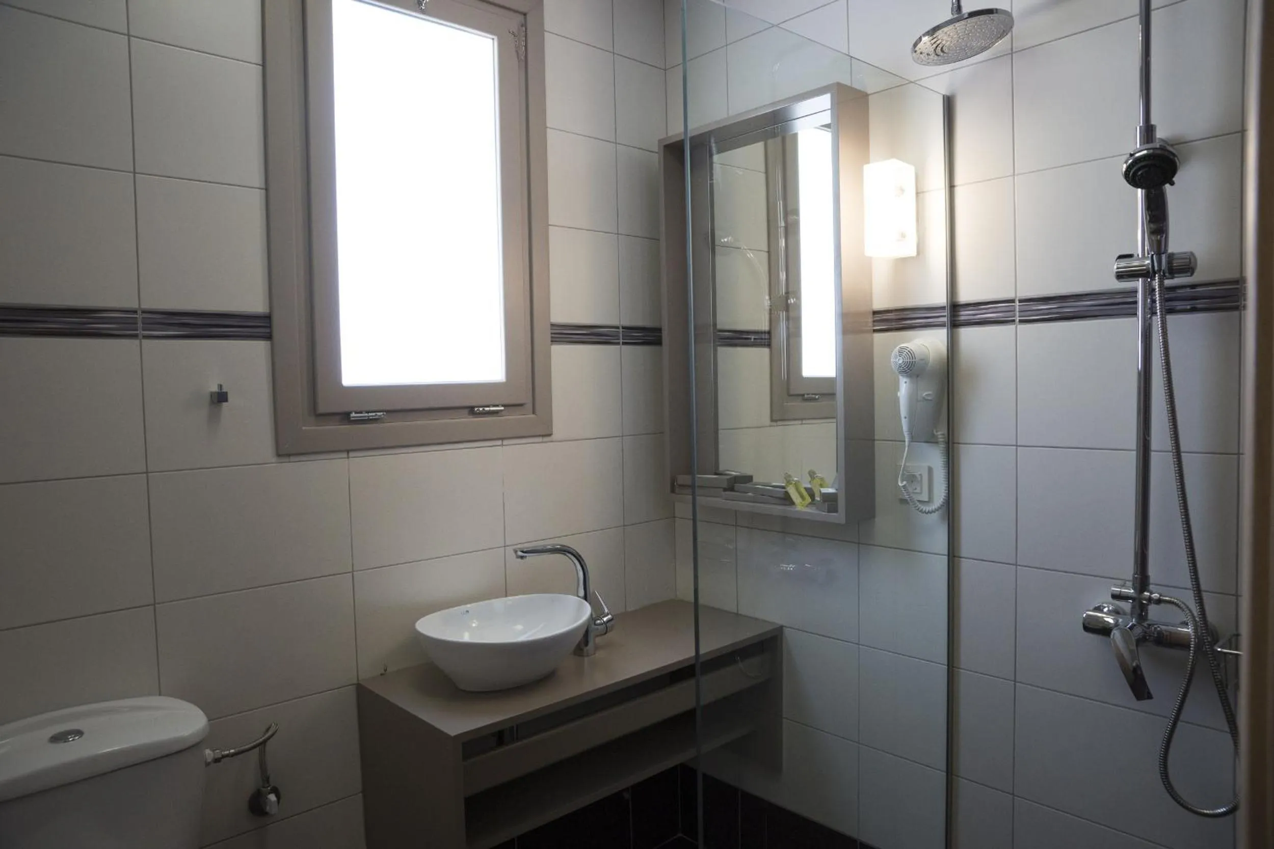 Shower in Elia Potie