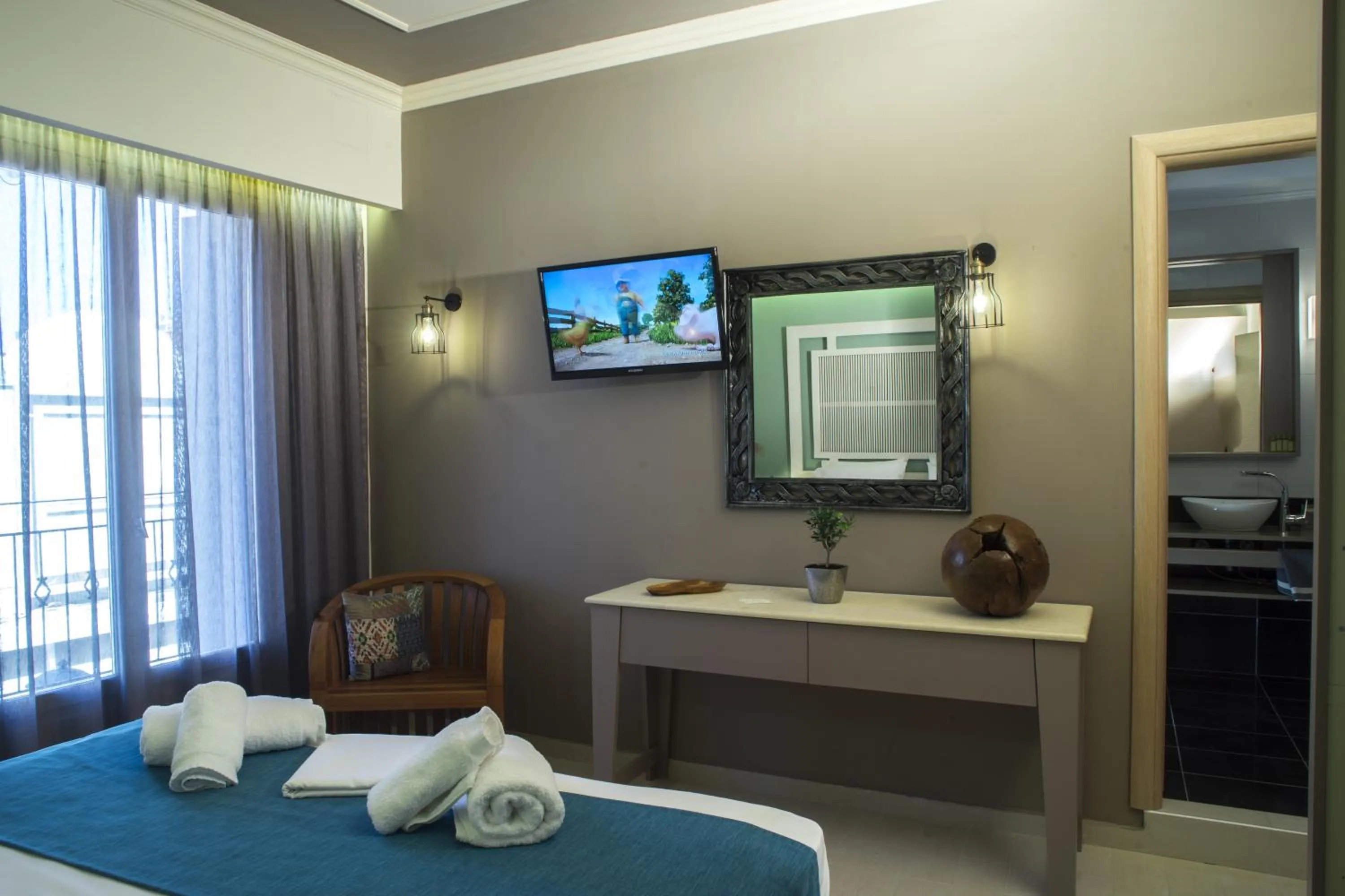 Shower, Bed in Elia Potie