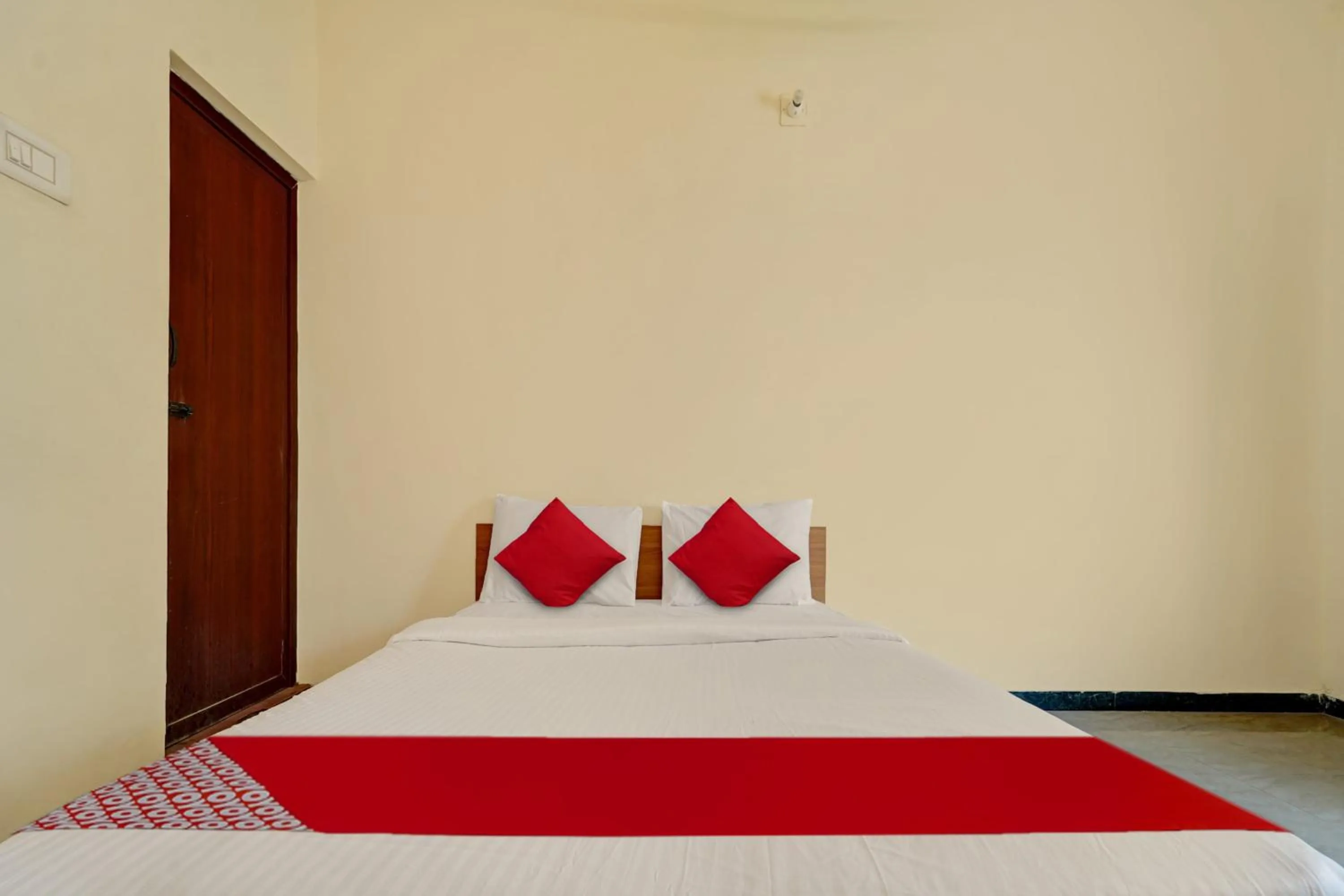 Bedroom, Bed in Hotel O Trident Inn