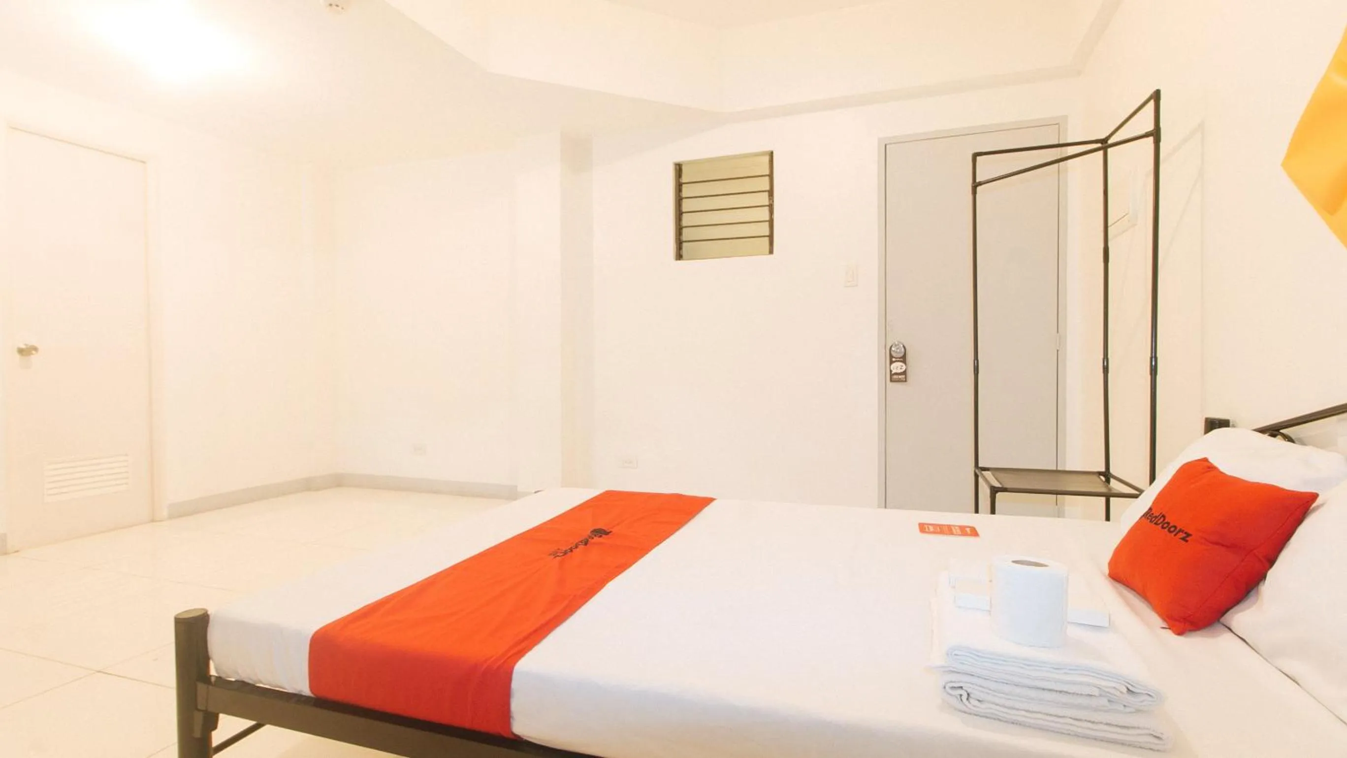 Bedroom, Bed in RedDoorz @ The Vjour Hotel Makati