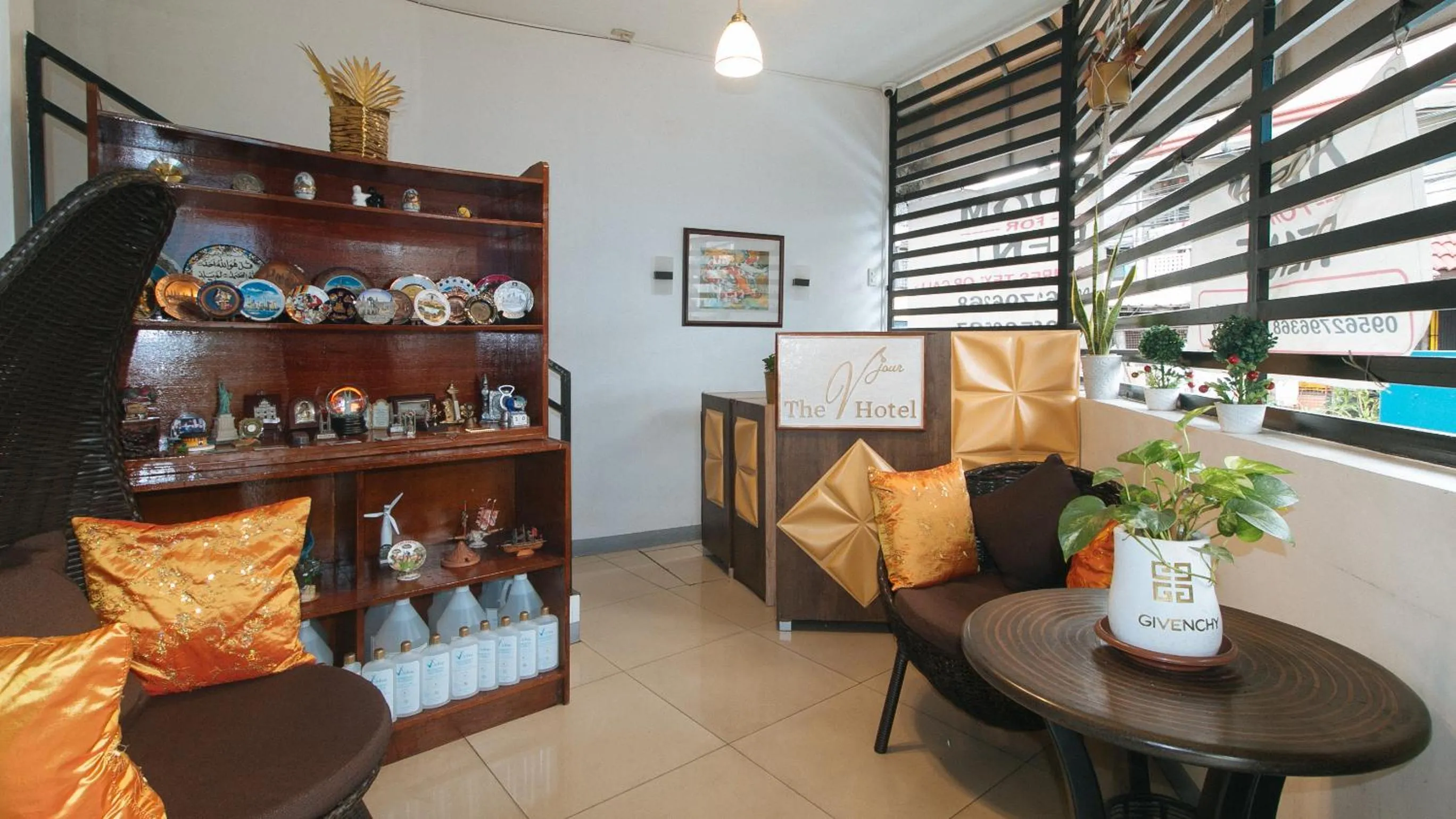 Living room in RedDoorz @ The Vjour Hotel Makati