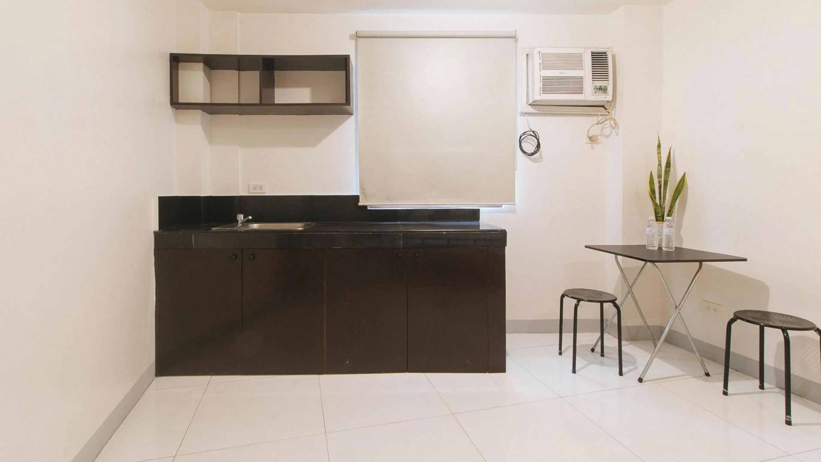 Seating area in RedDoorz @ The Vjour Hotel Makati