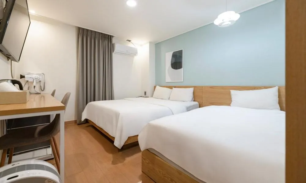 Bed in Cheongju Hotel Dictionary