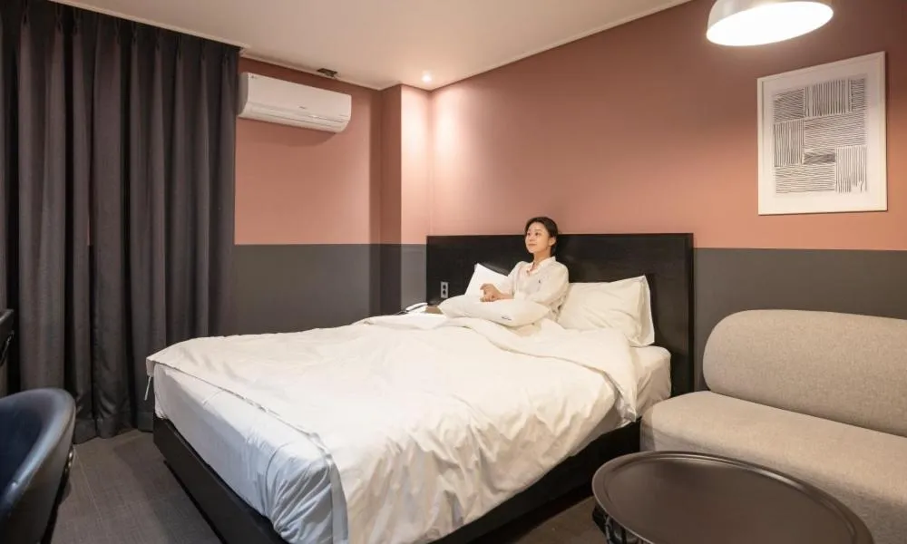 Bed in Cheongju Hotel Dictionary