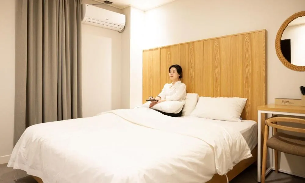 Bed in Cheongju Hotel Dictionary