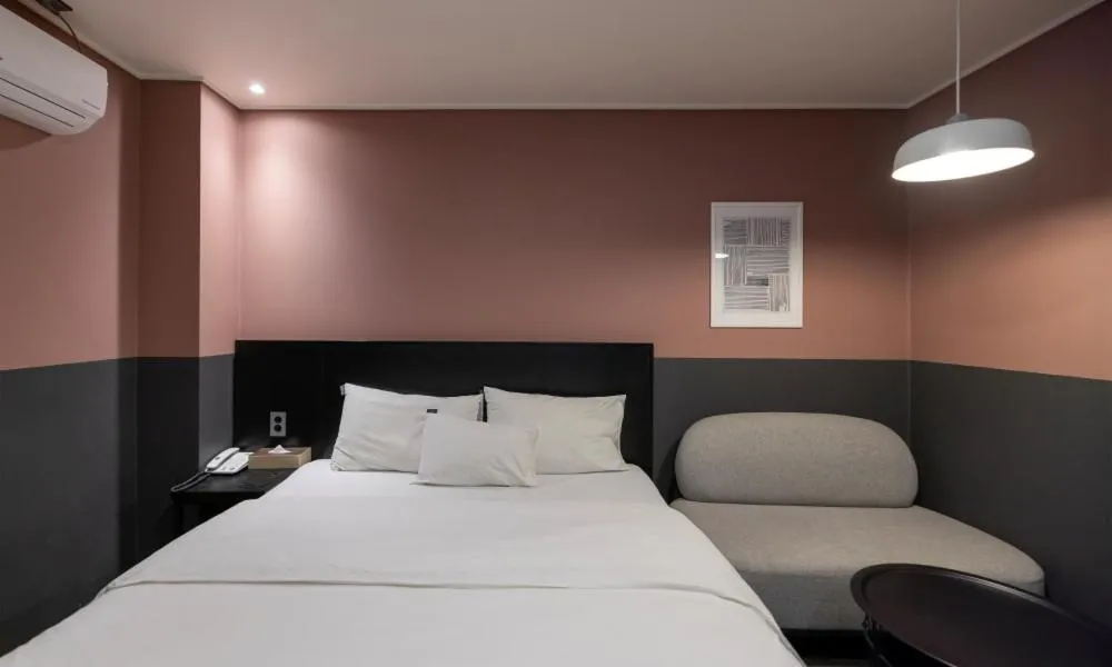 Bed in Cheongju Hotel Dictionary