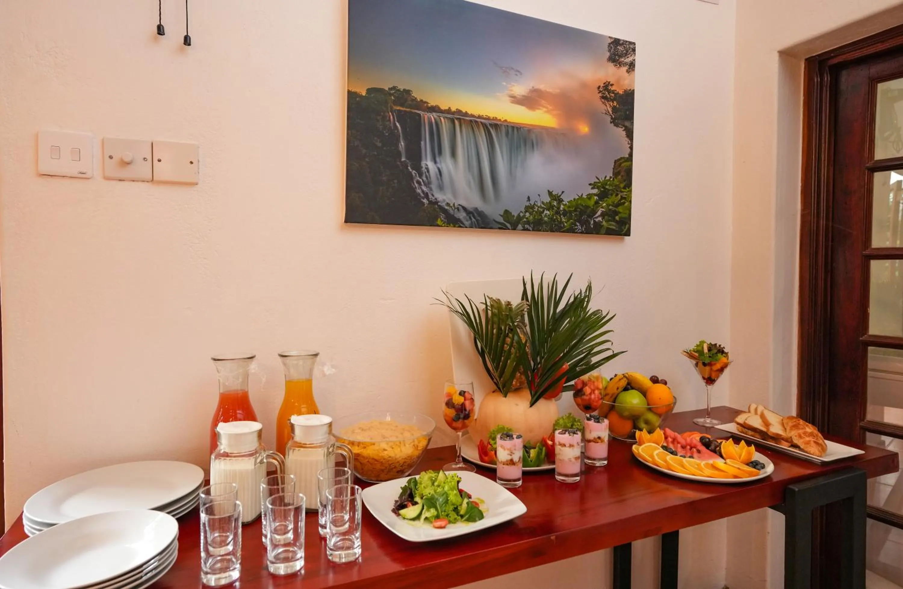 Breakfast in The Little Outlook