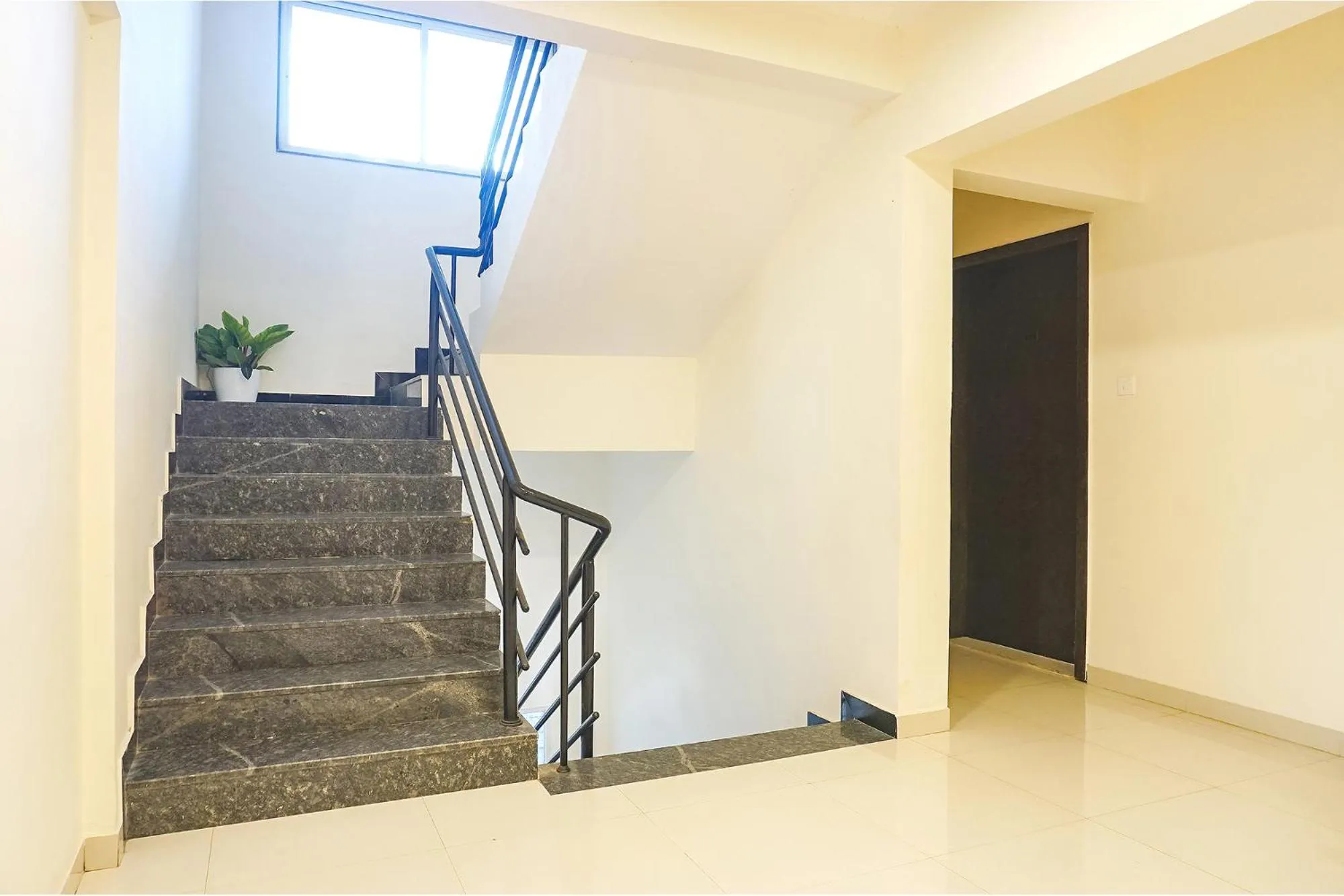 Lobby or reception in FabHotel Majestic Luxurious - Nr Rajaram Bhiku Pathare Stadium