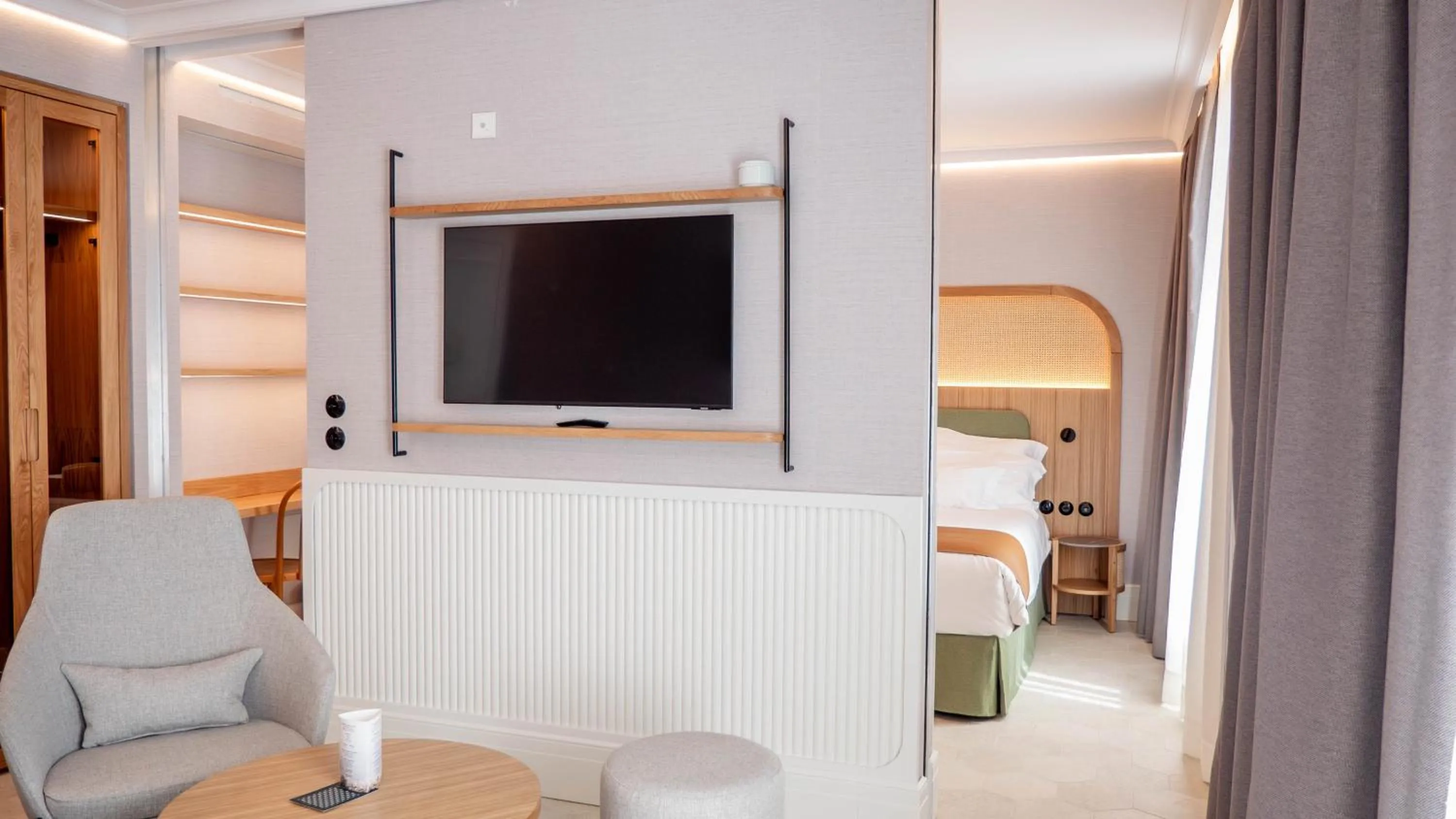 Living room, Bed in Alcázar Hotel Sóller