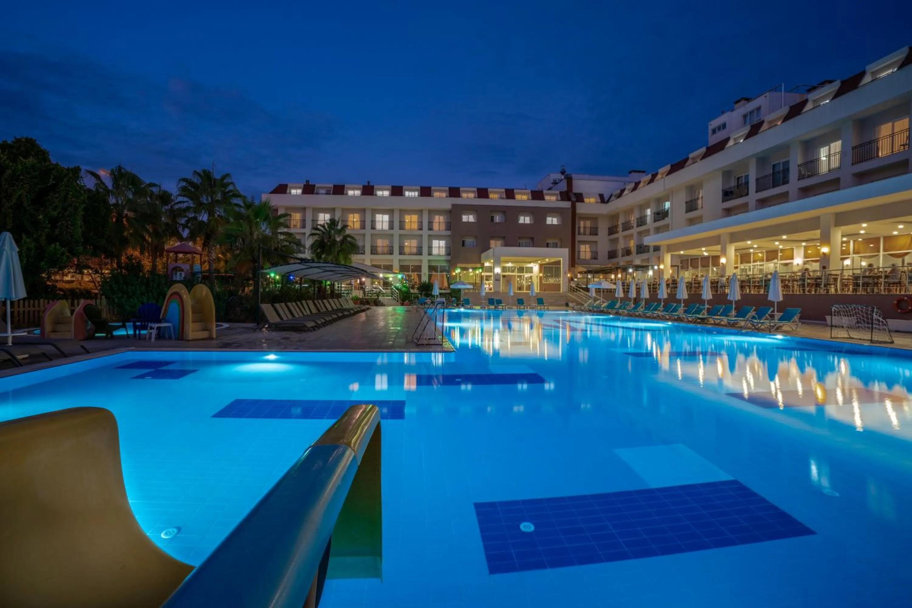 Swimming pool in White Lilyum Hotel - All Inclusive