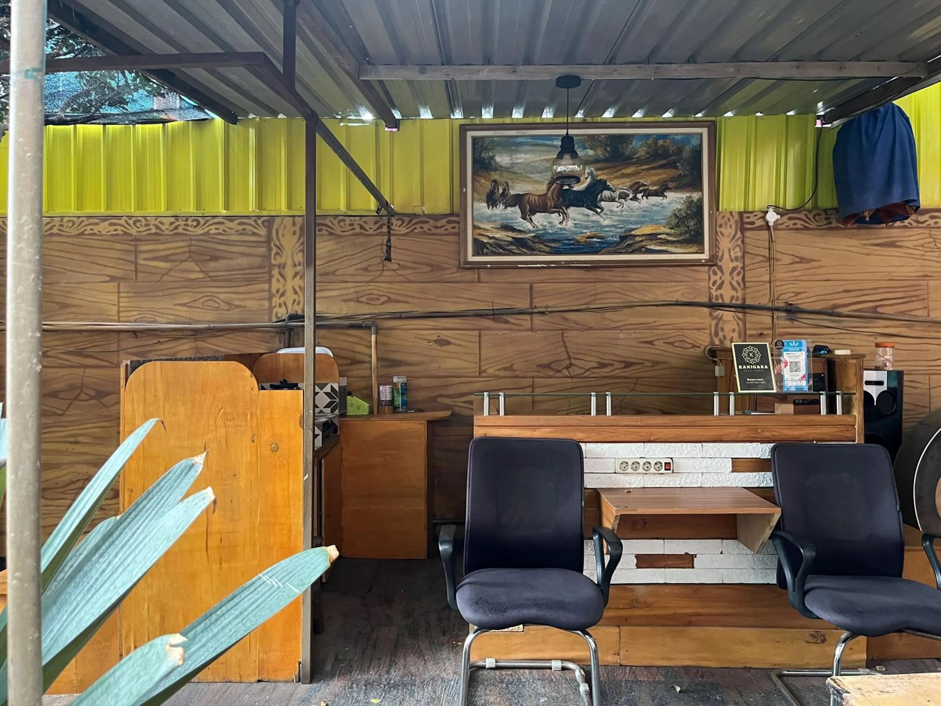 Lobby or reception in Urbanview Syariah Hotel Kanigara Batu