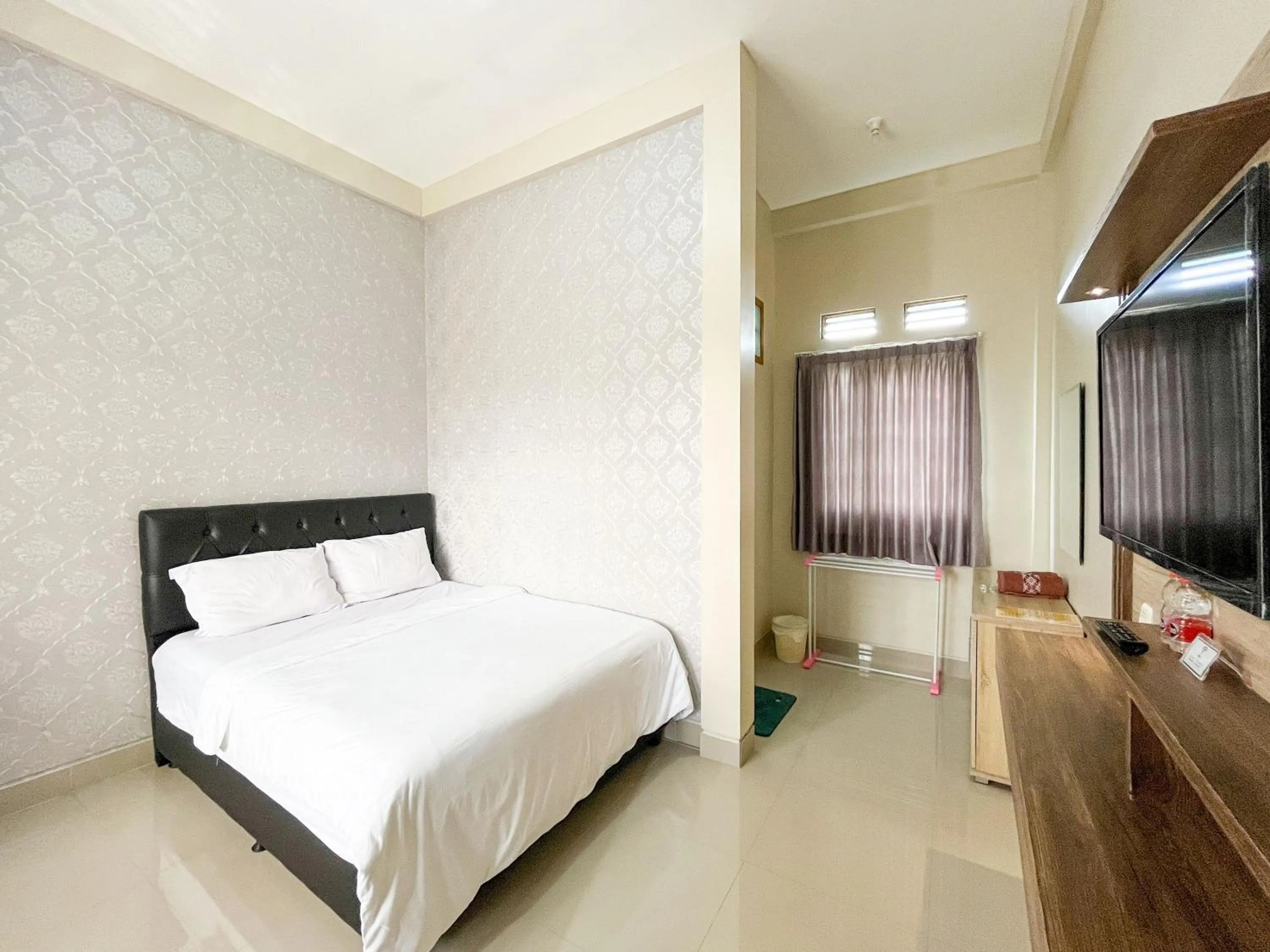 Bed in Urbanview Syariah Hotel Kanigara Batu