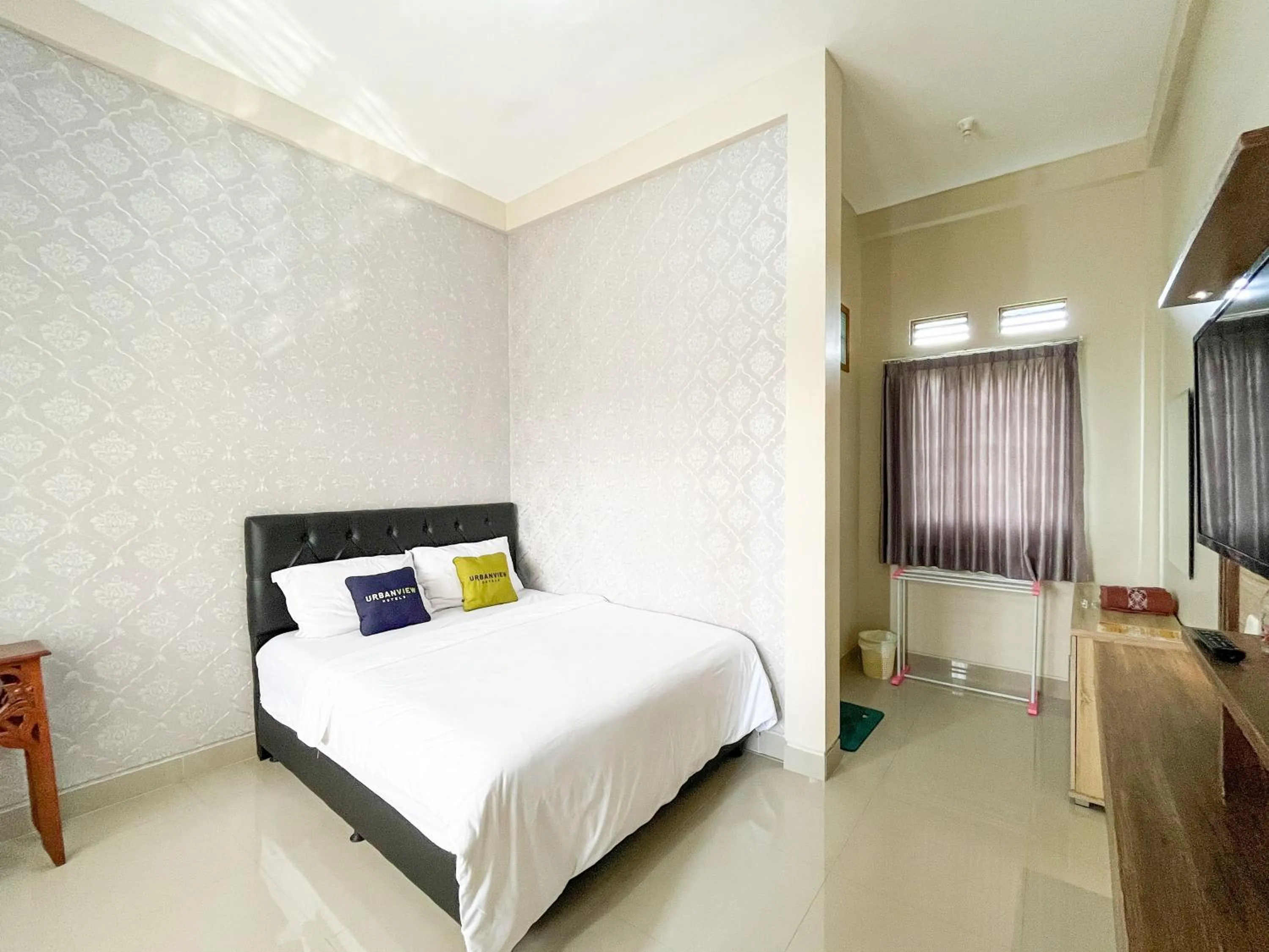 Bed in Urbanview Syariah Hotel Kanigara Batu